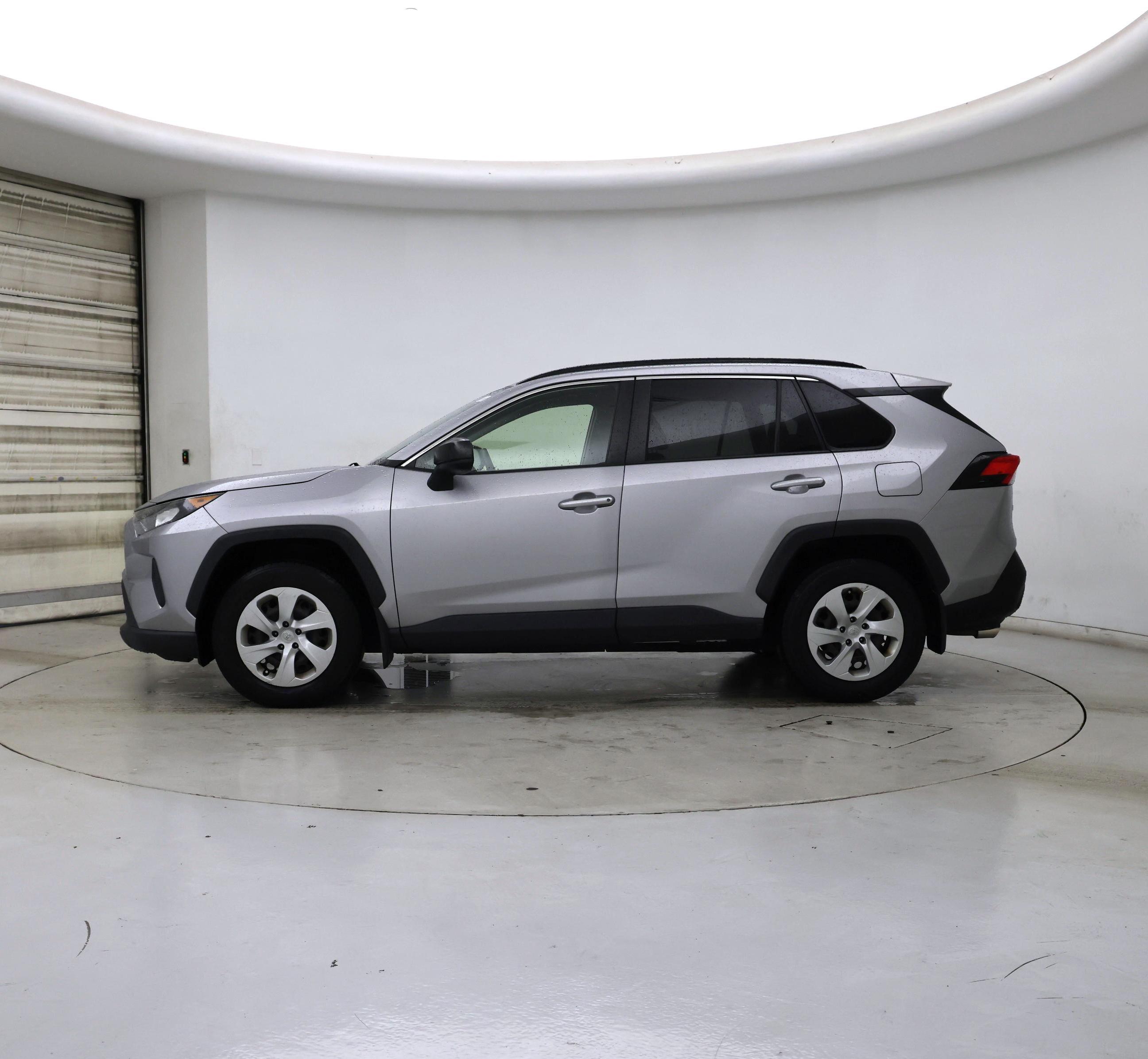 Thumbnail: 2019 Toyota RAV4 - 3