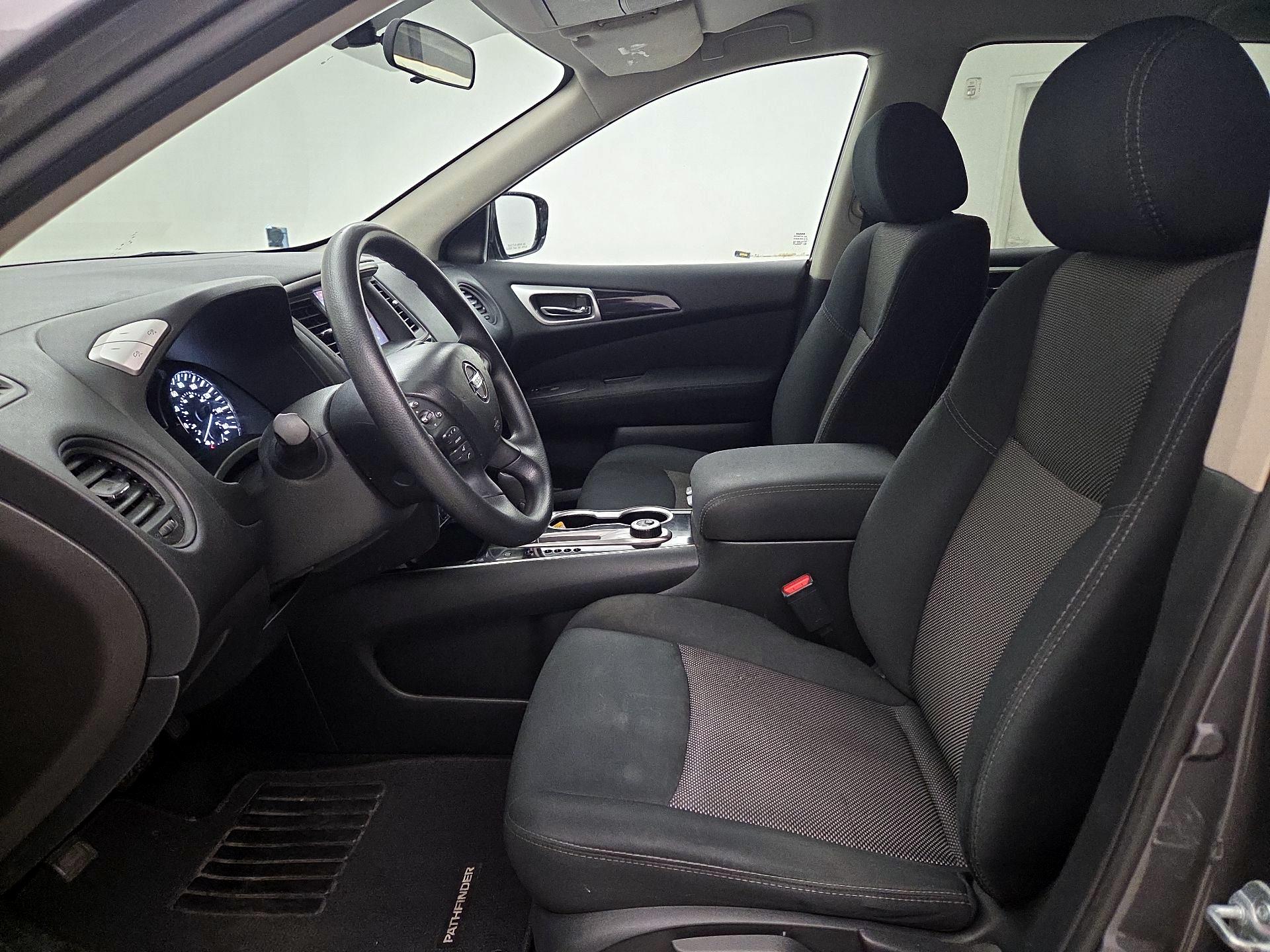 Thumbnail: 2017 Nissan Pathfinder - 11
