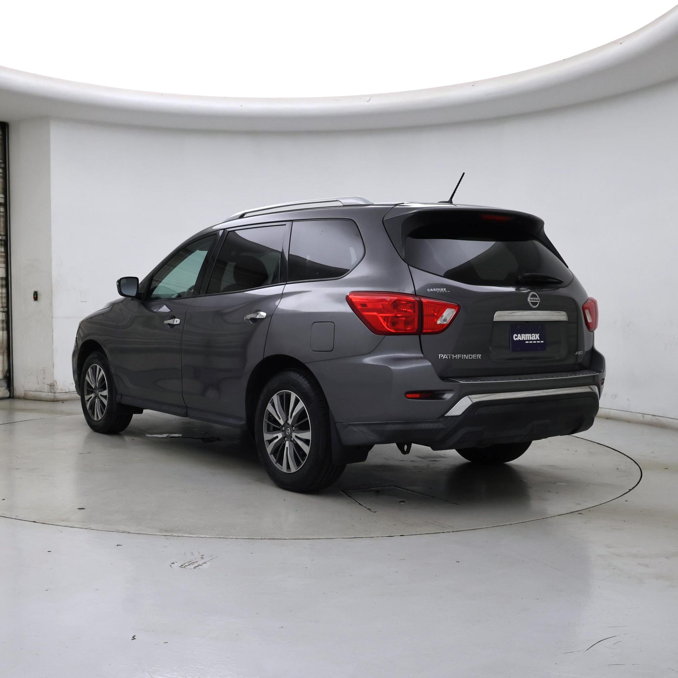 Thumbnail: 2017 Nissan Pathfinder - 2