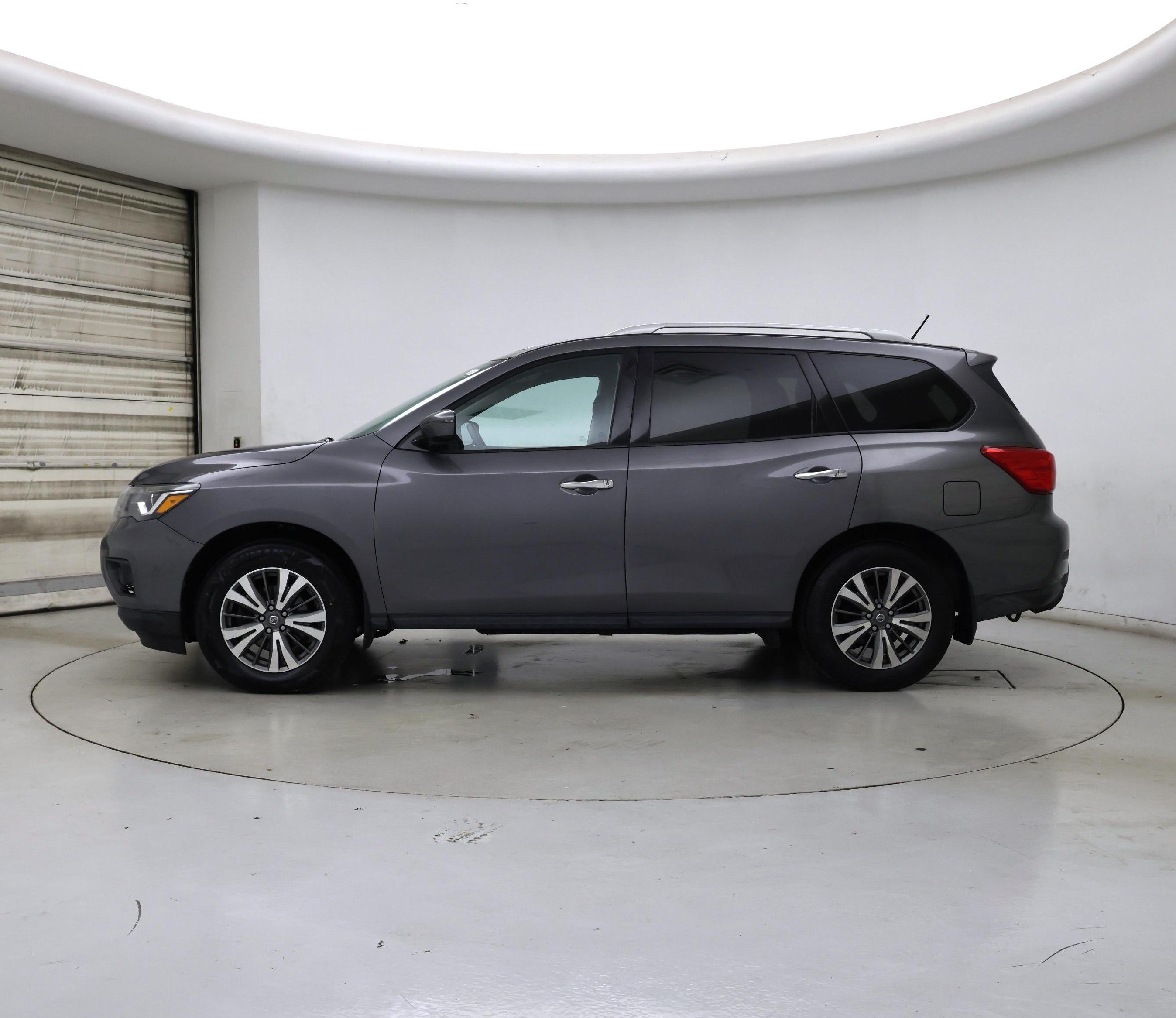 Thumbnail: 2017 Nissan Pathfinder - 3