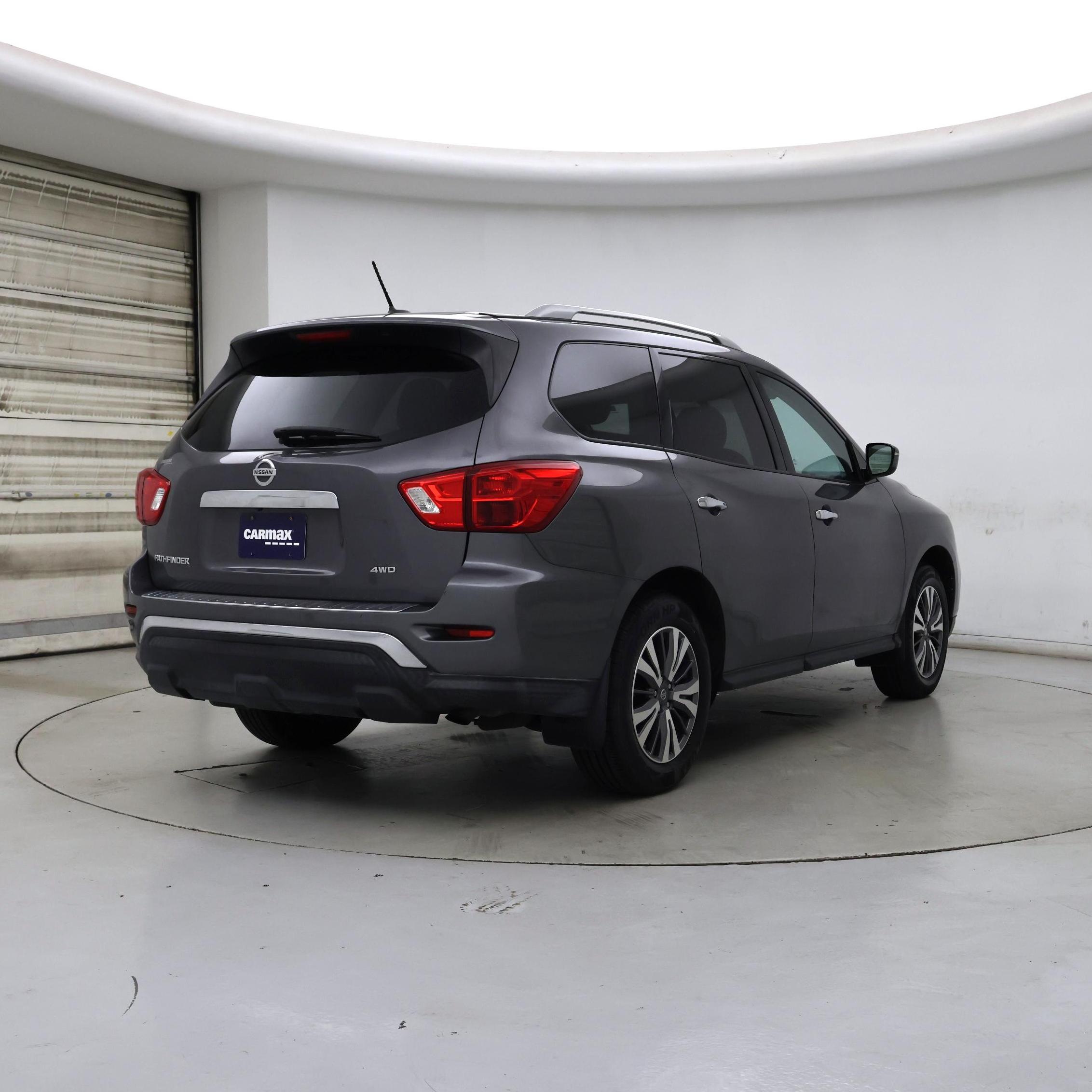 Thumbnail: 2017 Nissan Pathfinder - 8