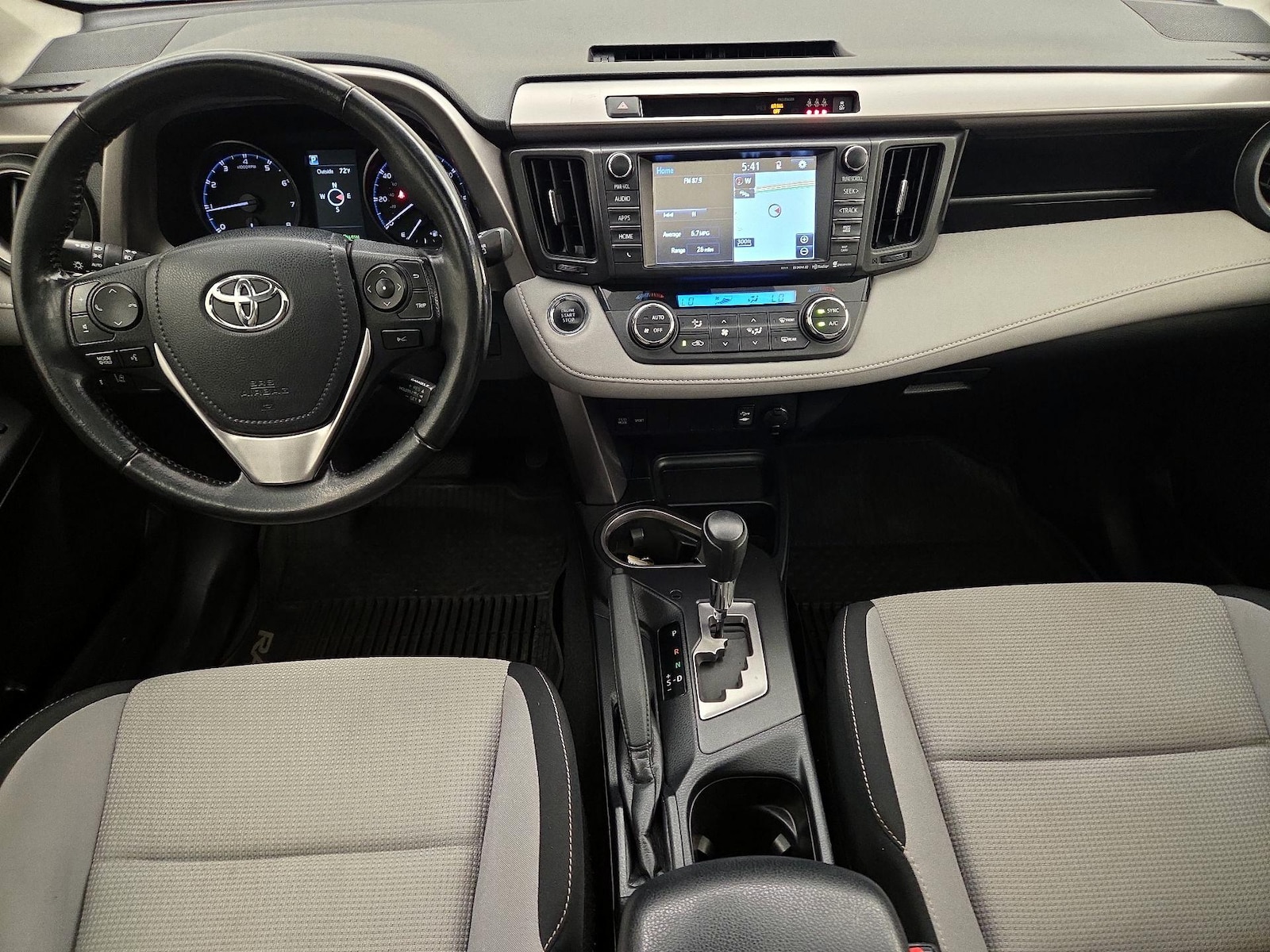 2017 Toyota RAV4 XLE - Photo 10