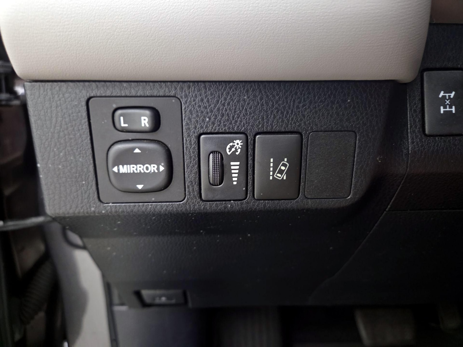 2017 Toyota RAV4 XLE - Photo 14