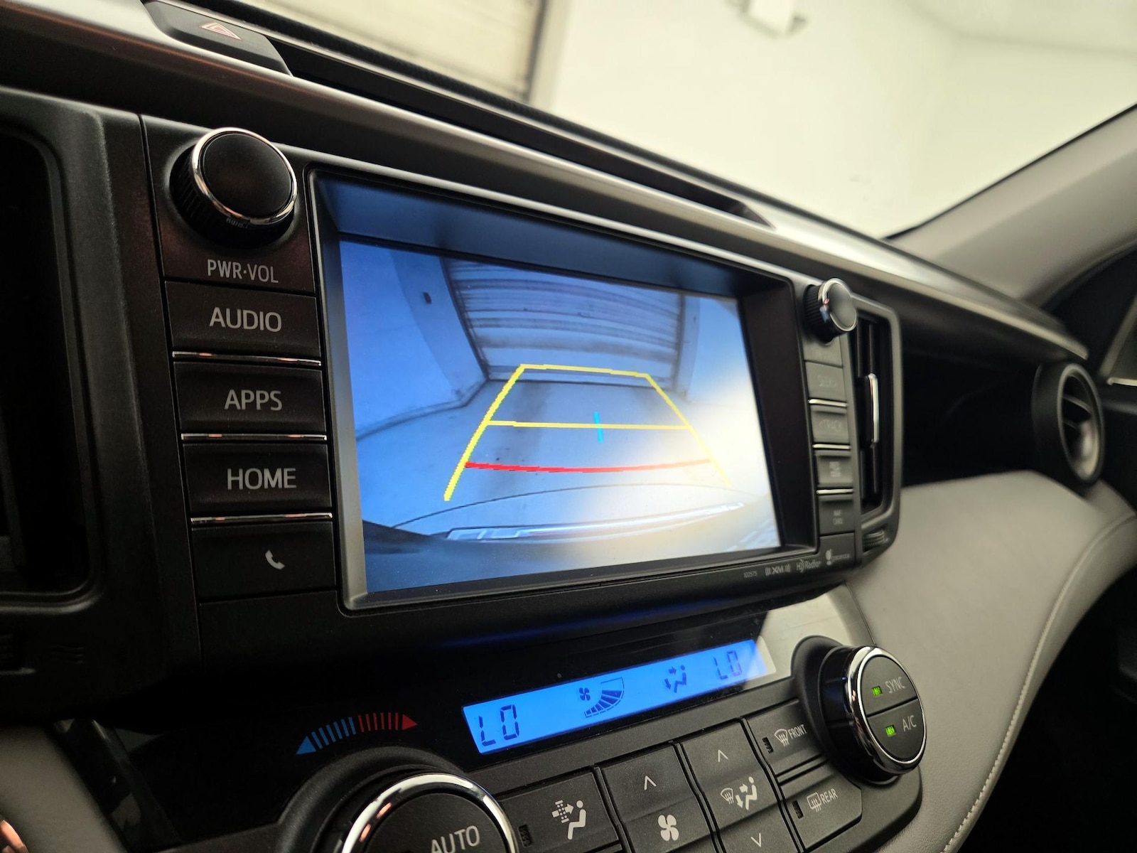 2017 Toyota RAV4 XLE - Photo 16