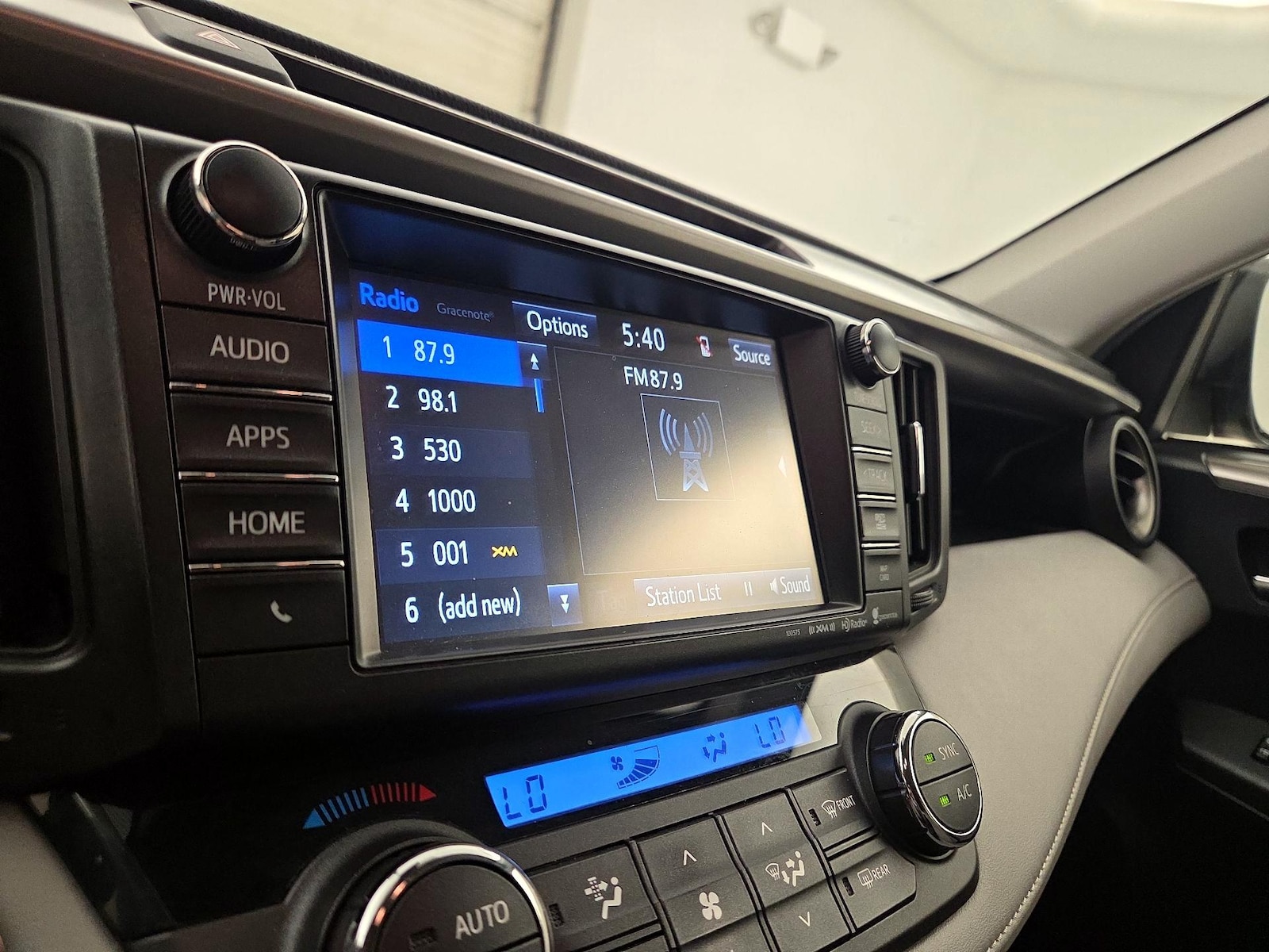 2017 Toyota RAV4 XLE - Photo 17