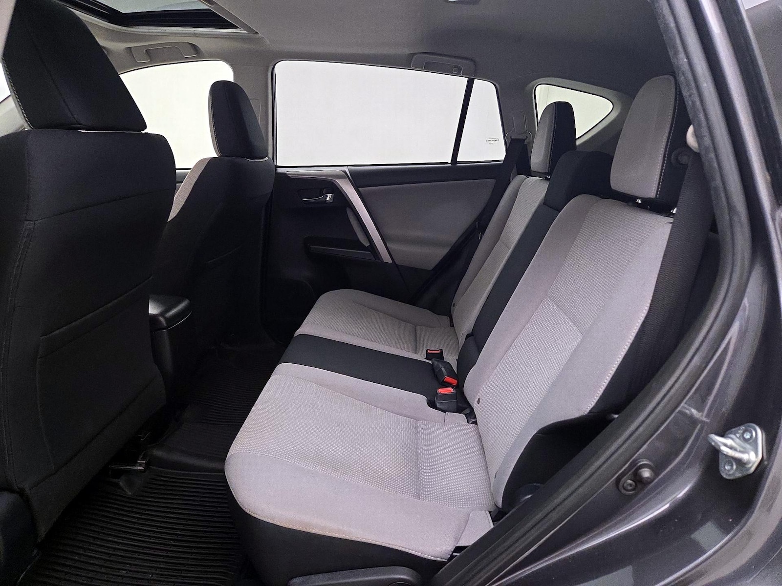 2017 Toyota RAV4 XLE - Photo 22