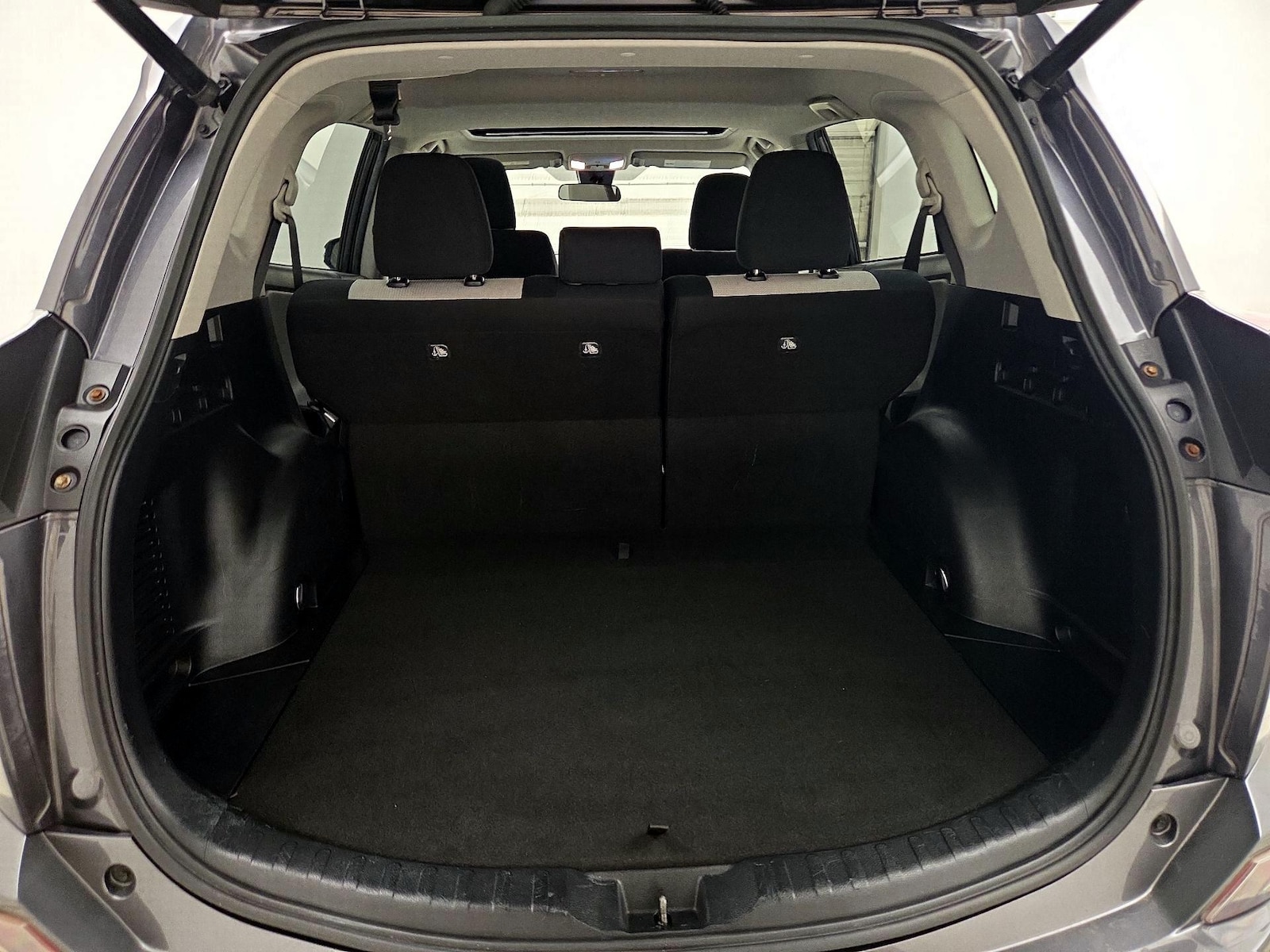 2017 Toyota RAV4 XLE - Photo 23
