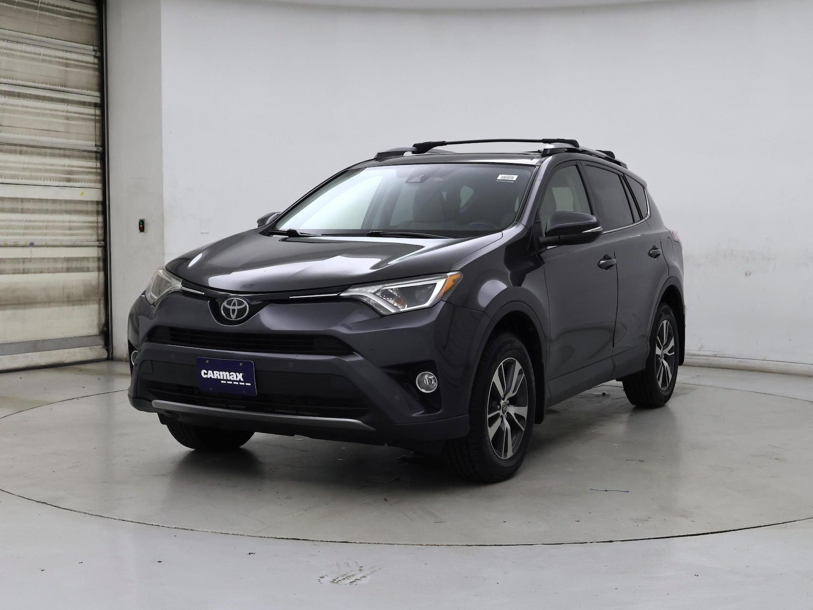 2017 Toyota RAV4 XLE - Photo 5