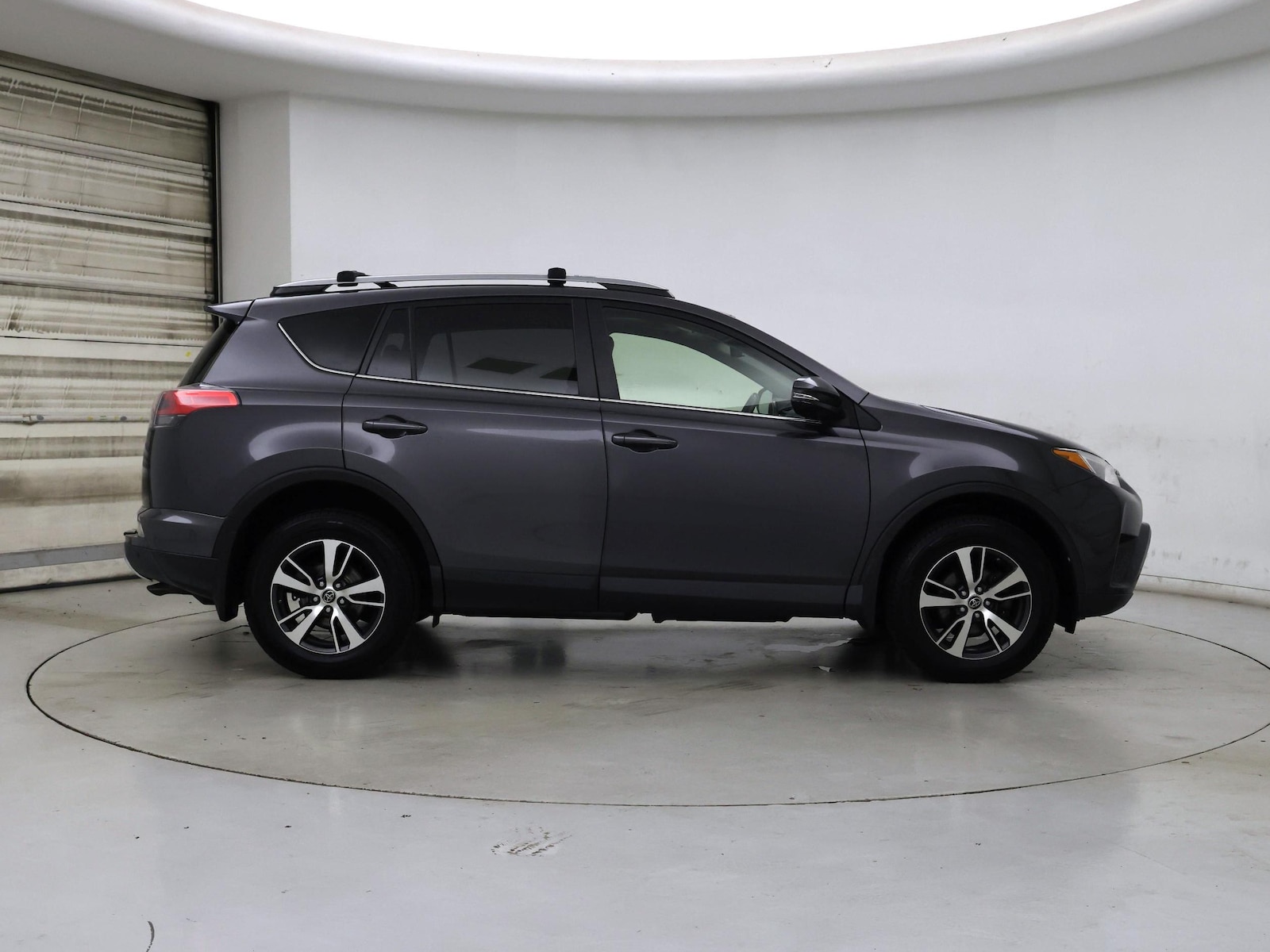 2017 Toyota RAV4 XLE - Photo 8