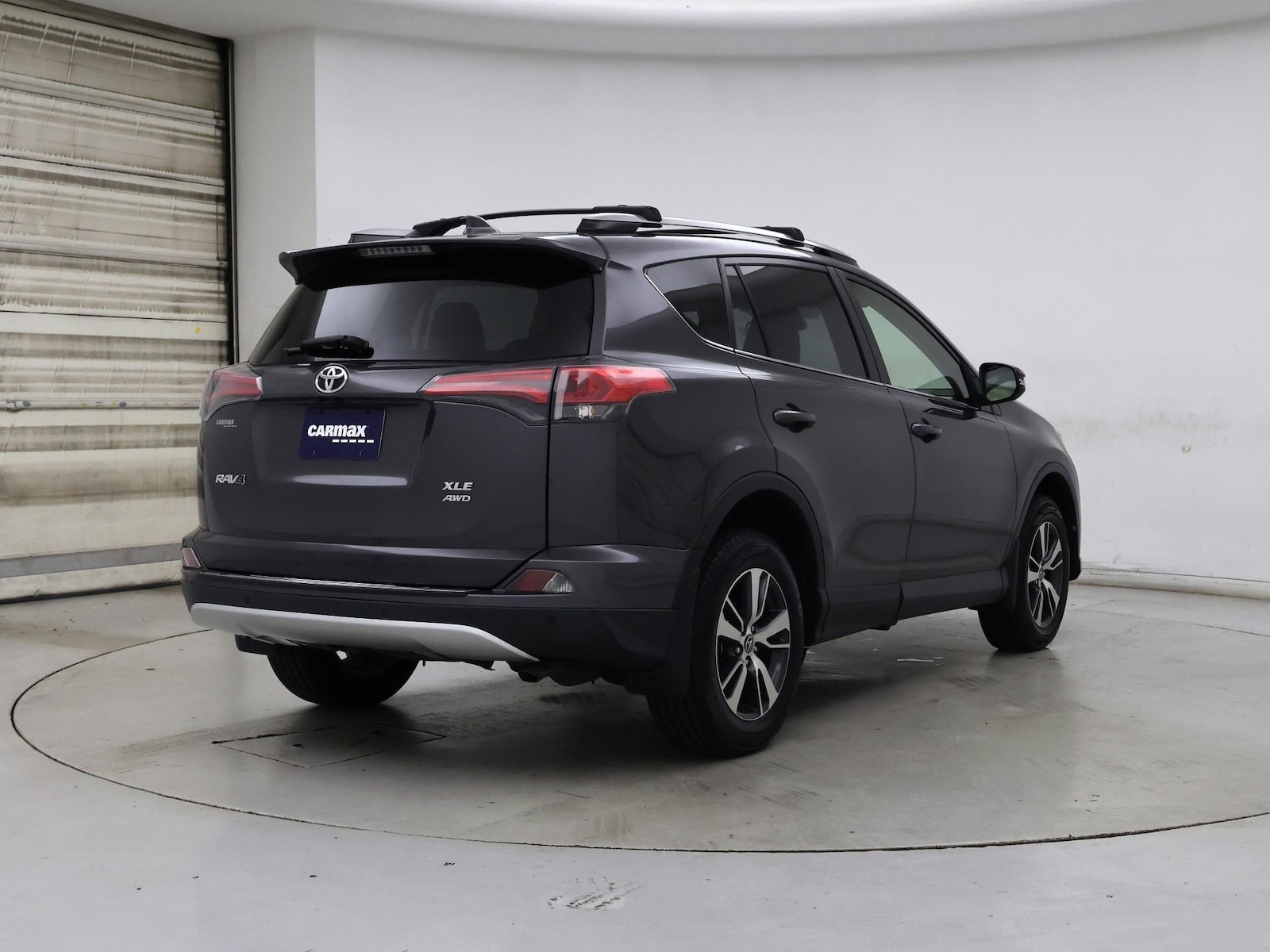 2017 Toyota RAV4 XLE - Photo 9