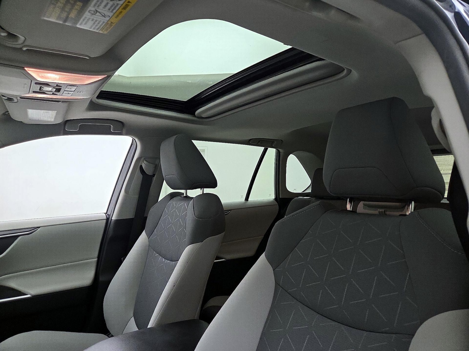 Sunroof(s) & Overhead Airbags