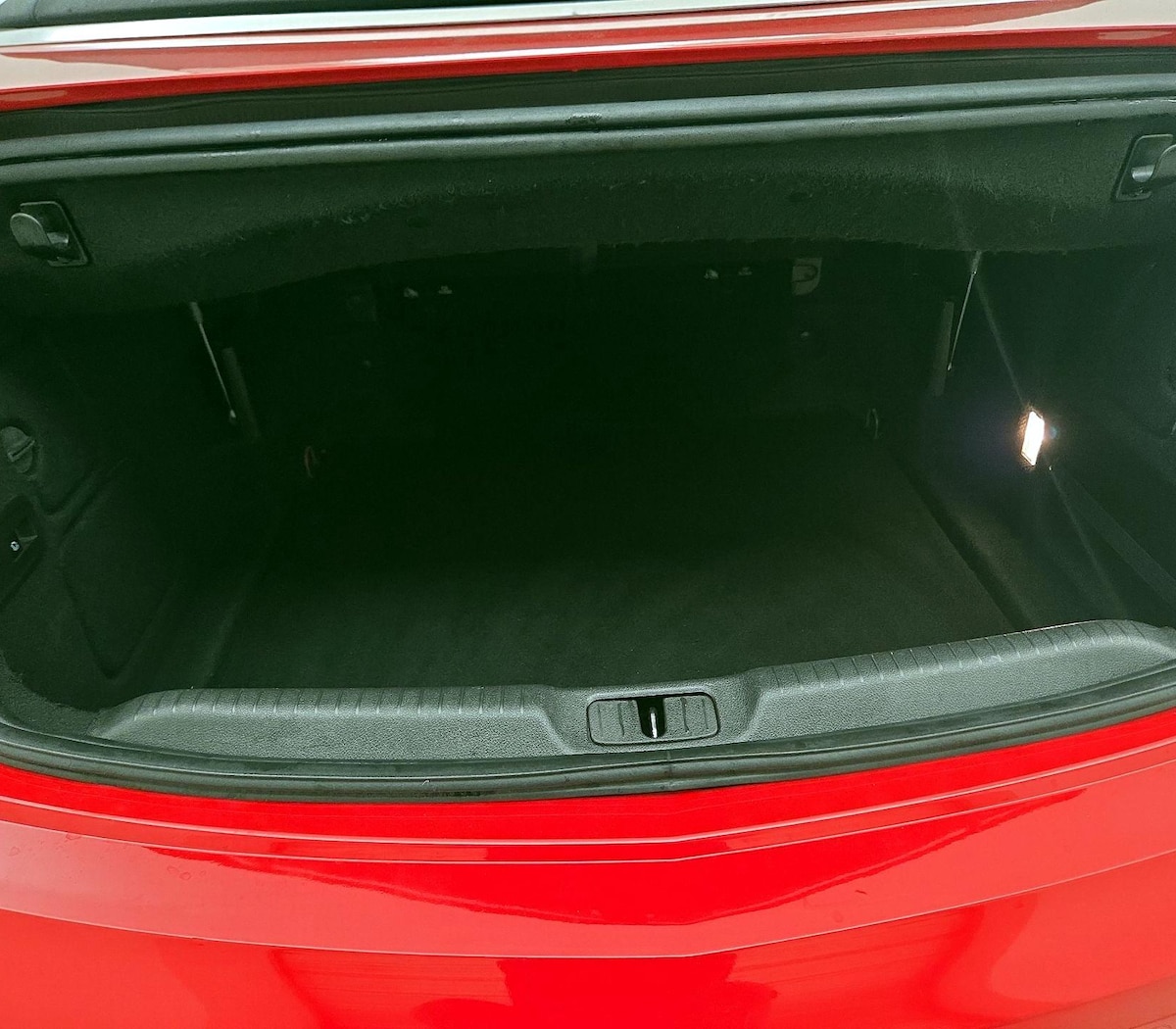 Trunk/Cargo (Seats Up)