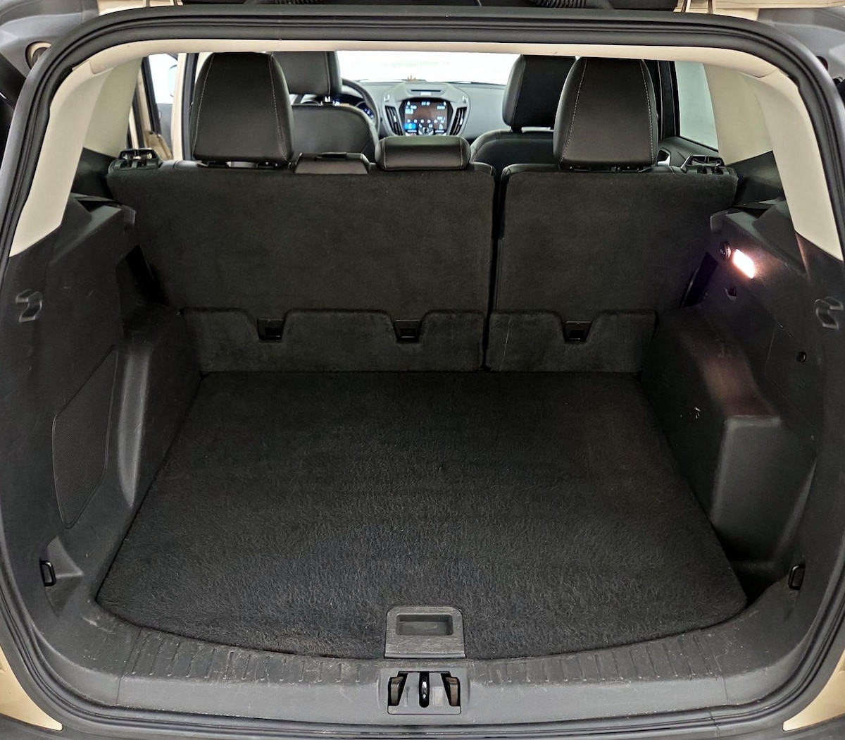 Trunk/Cargo (Seats Up)