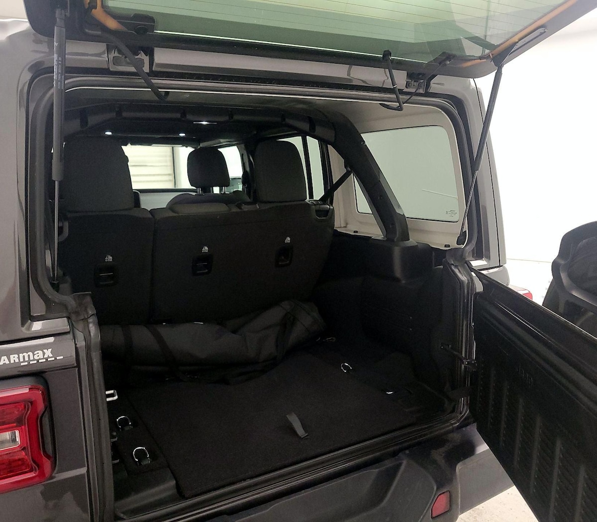 Trunk/Cargo (Seats Up)
