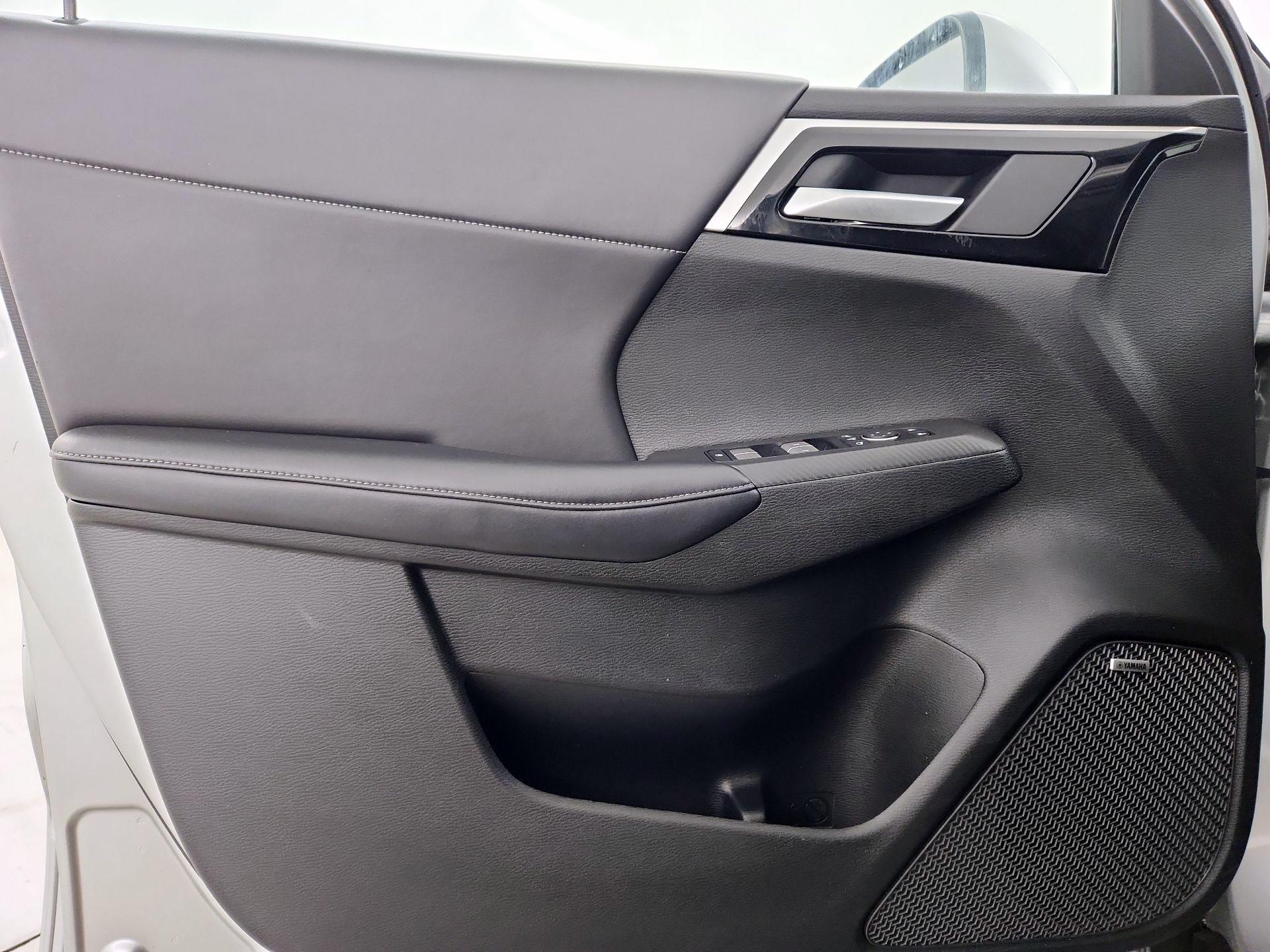Thumbnail: 2025 Mitsubishi Outlander - 12