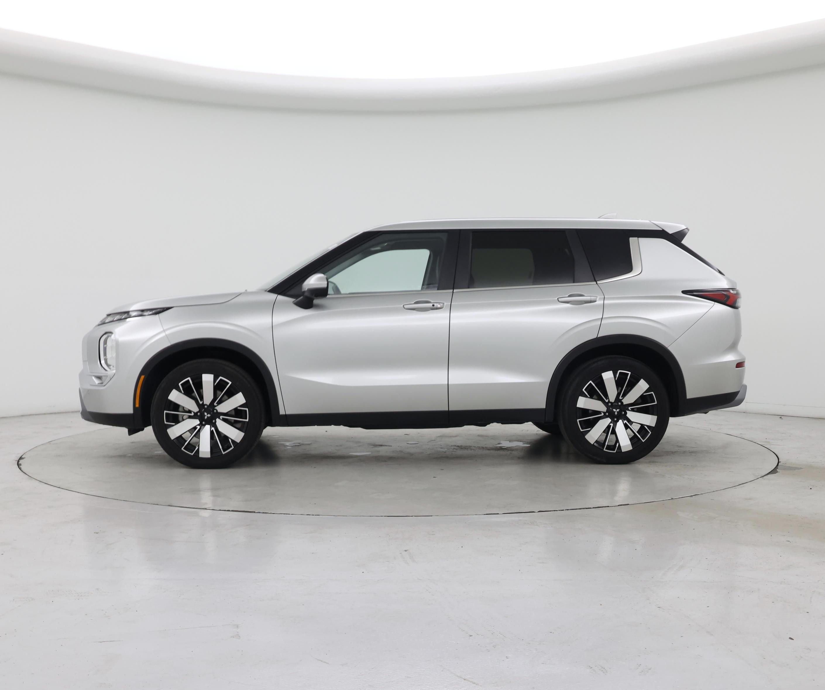 Thumbnail: 2025 Mitsubishi Outlander - 3