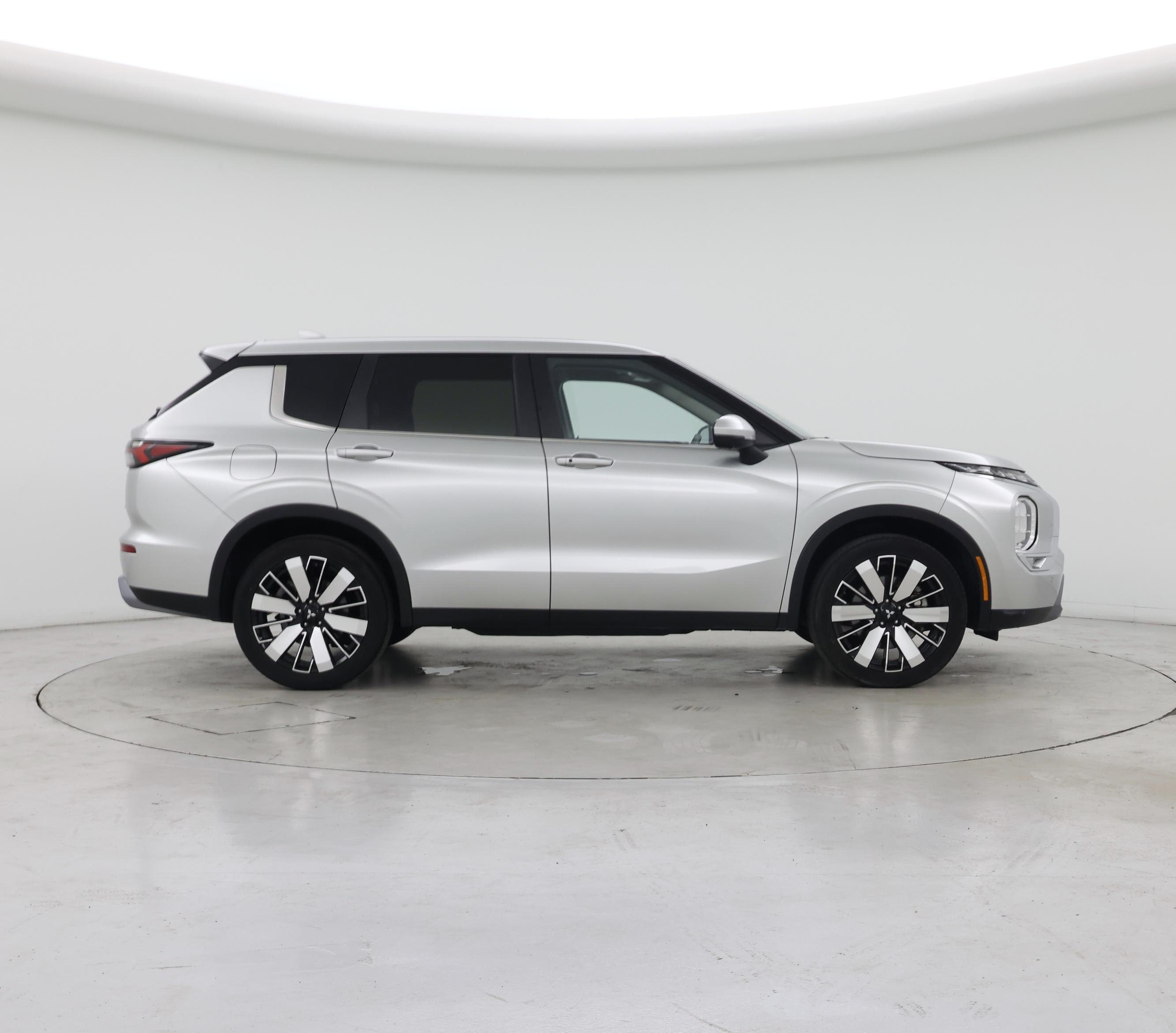 Thumbnail: 2025 Mitsubishi Outlander - 7