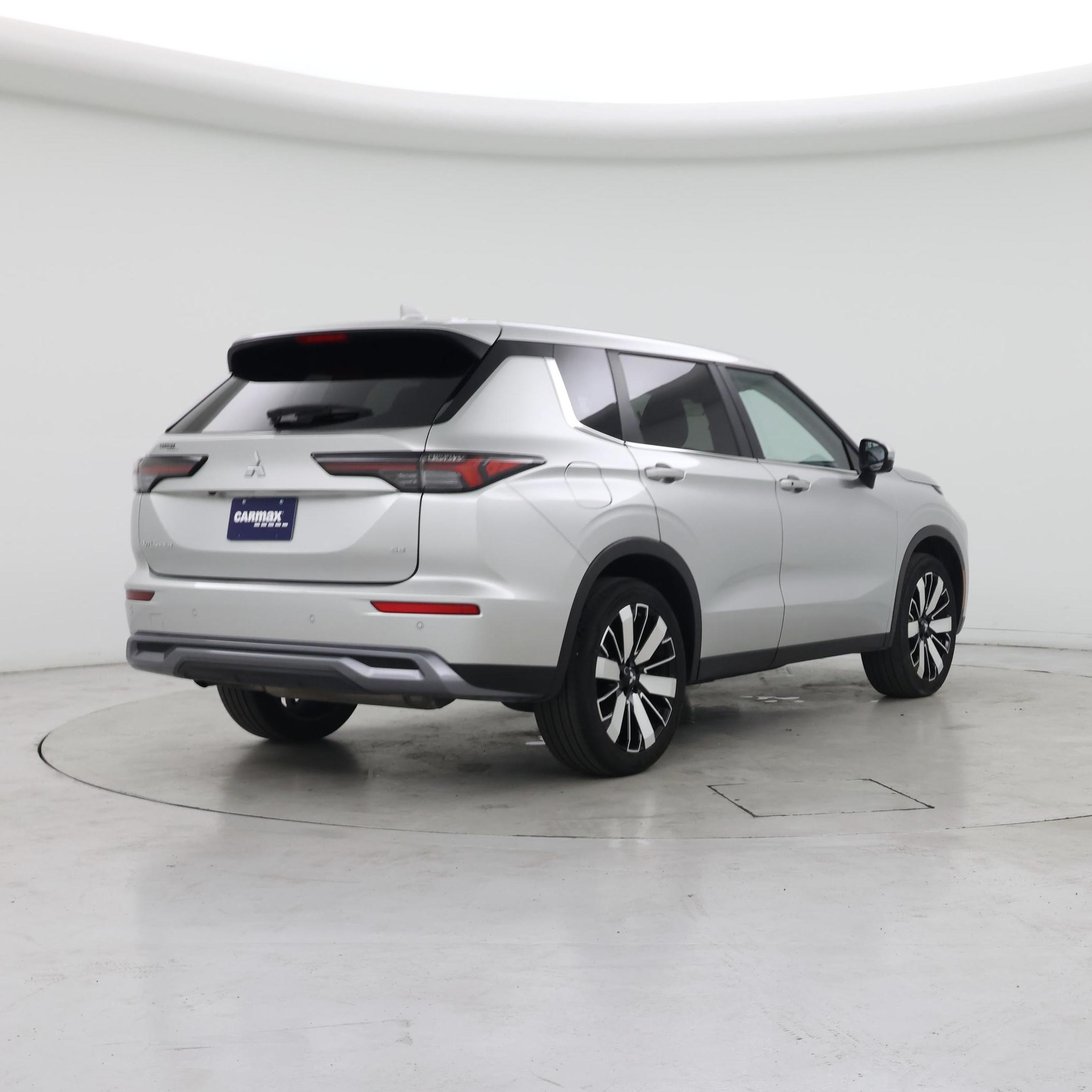 Thumbnail: 2025 Mitsubishi Outlander - 8
