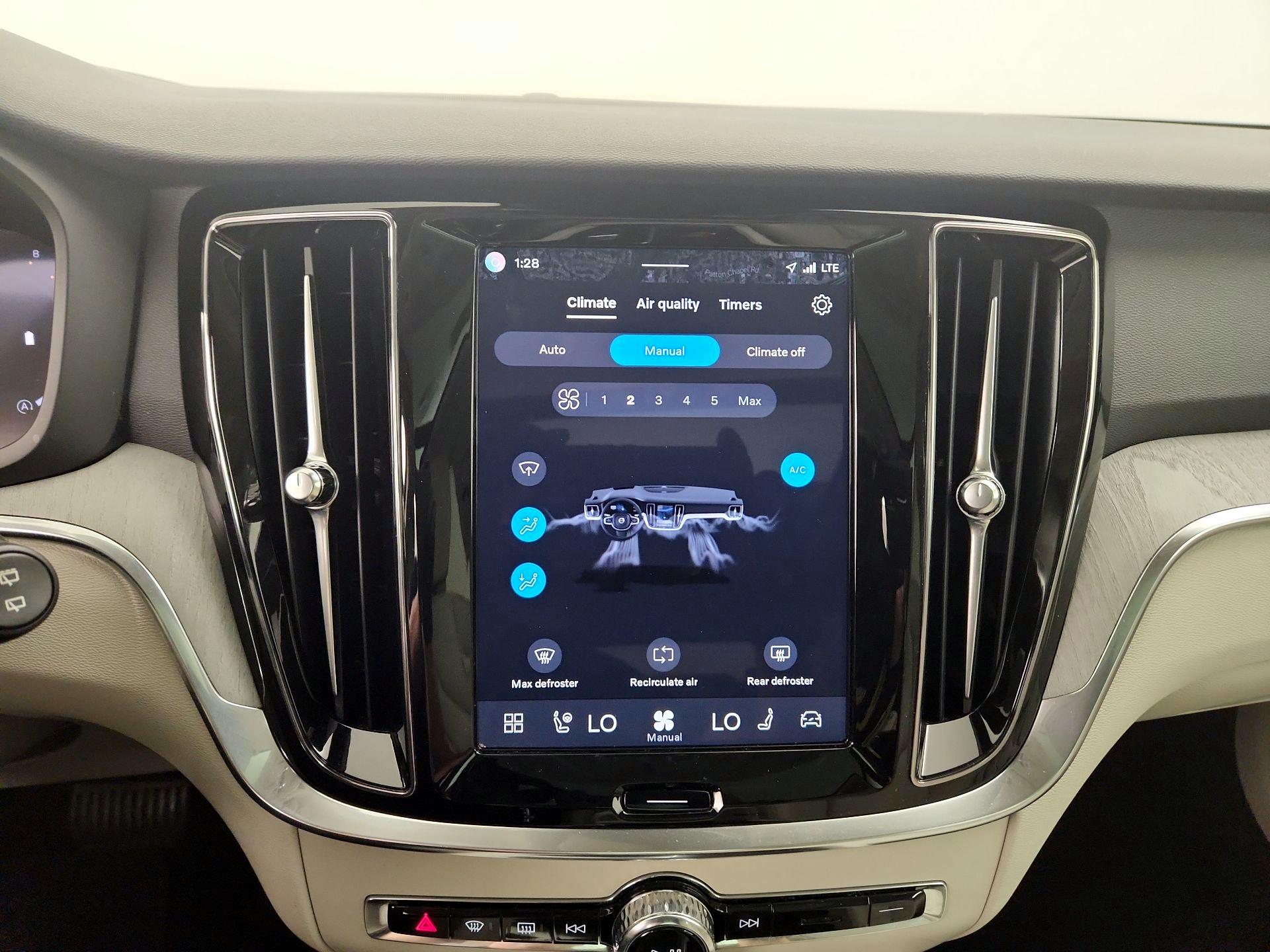 Thumbnail: 2025 Volvo S60 - 17