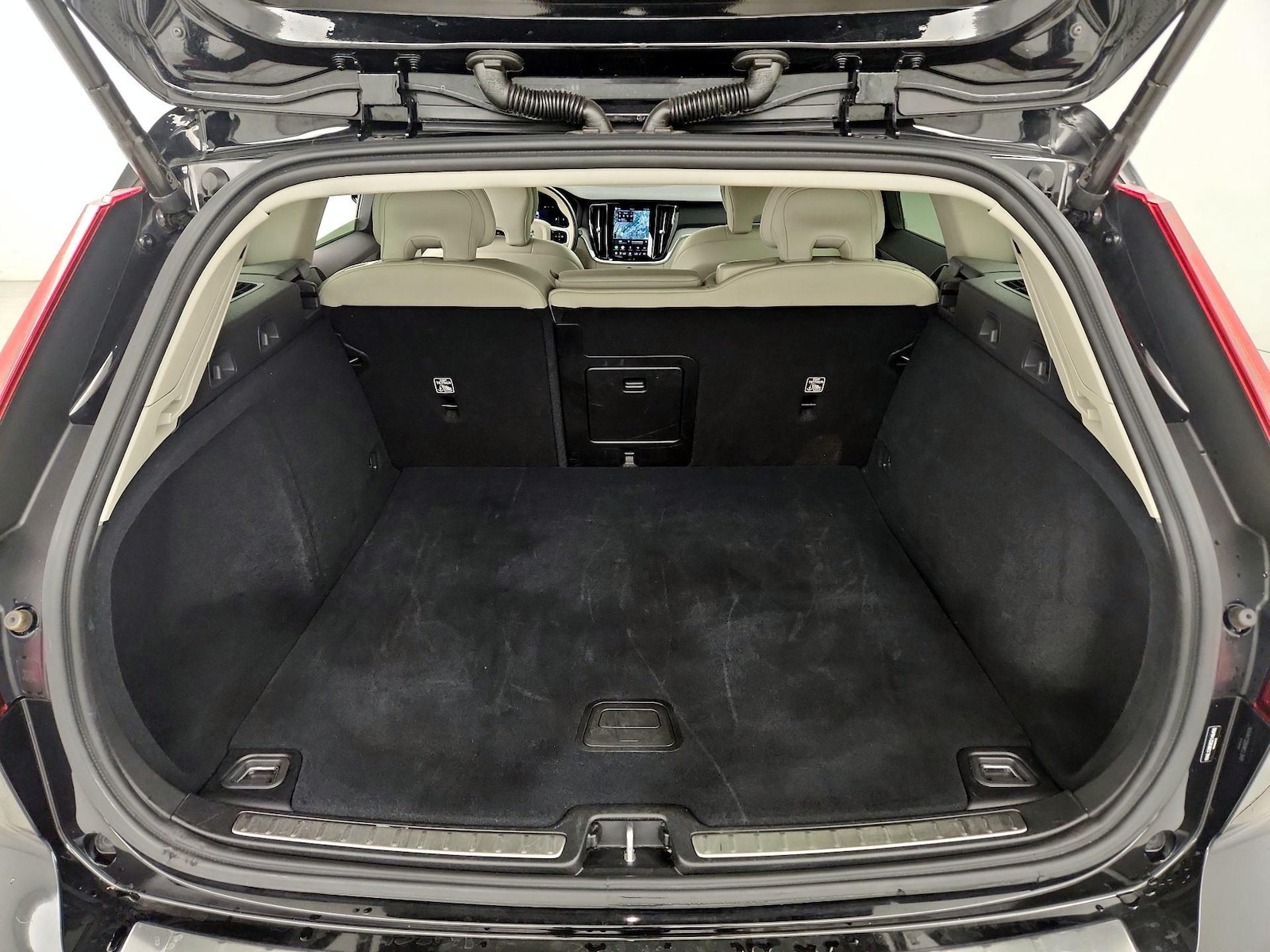 2025 Volvo V60 Cross Country Plus - Photo 23