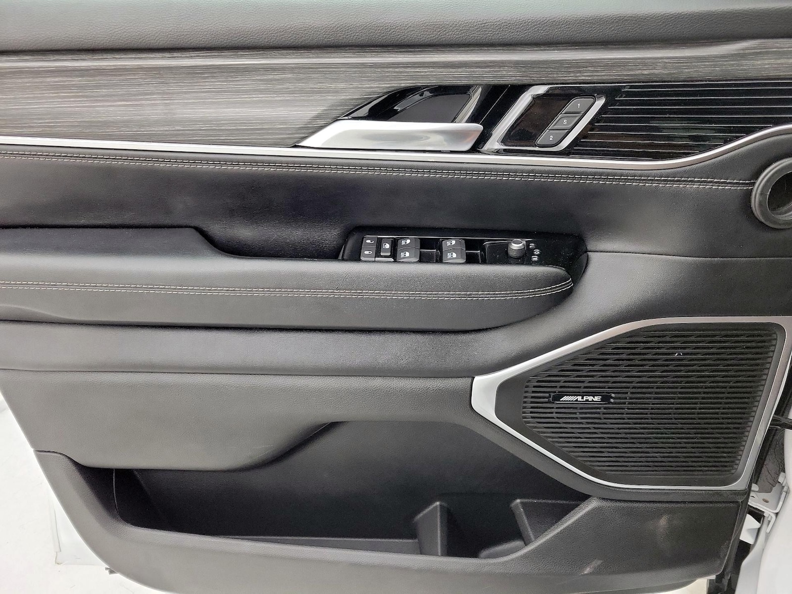 2023 Jeep Wagoneer Series III - Photo 13