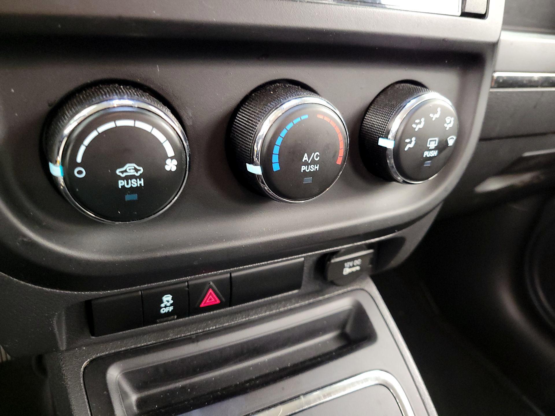 Thumbnail: 2017 Jeep Patriot - 15