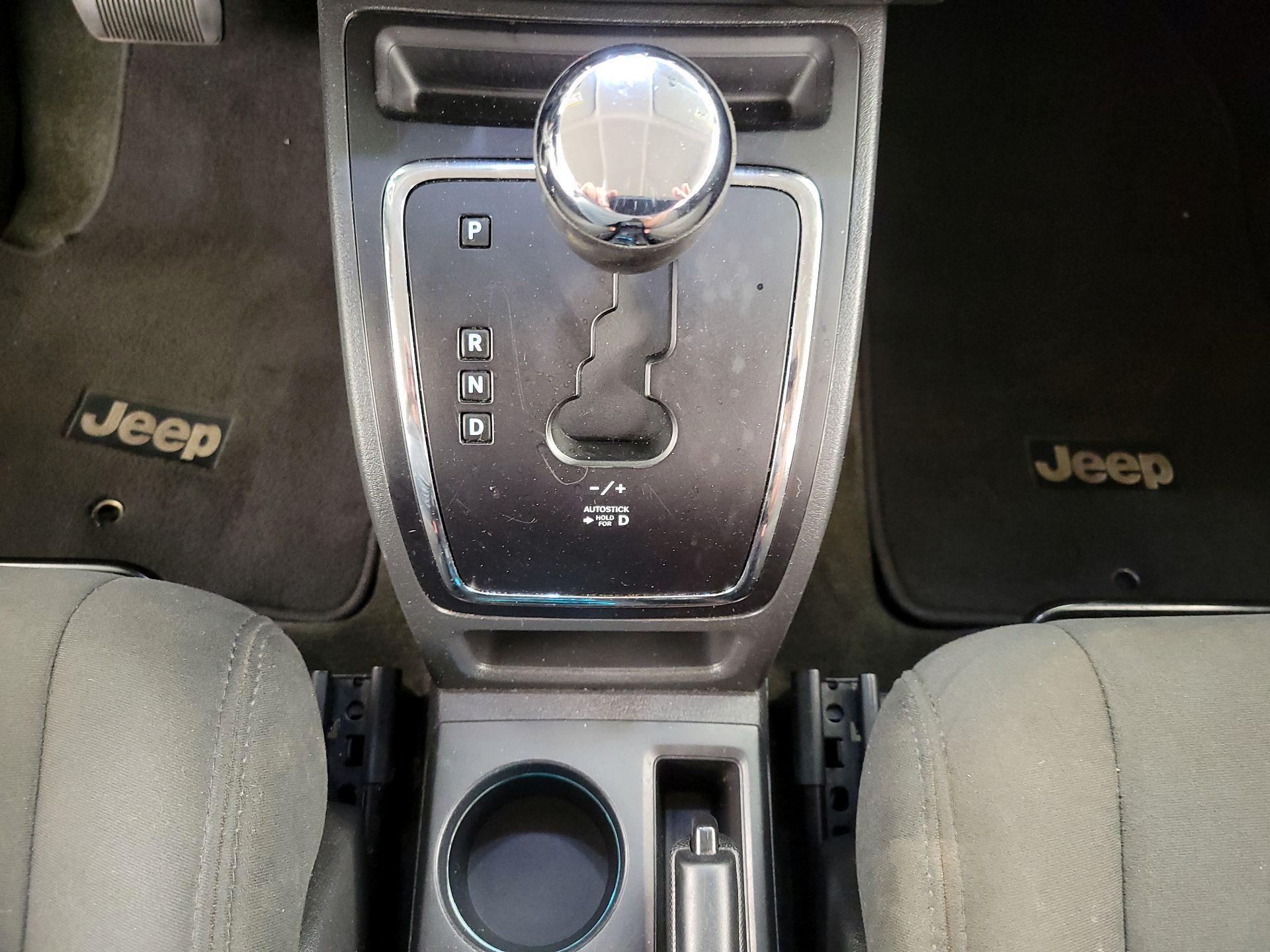 Thumbnail: 2017 Jeep Patriot - 16