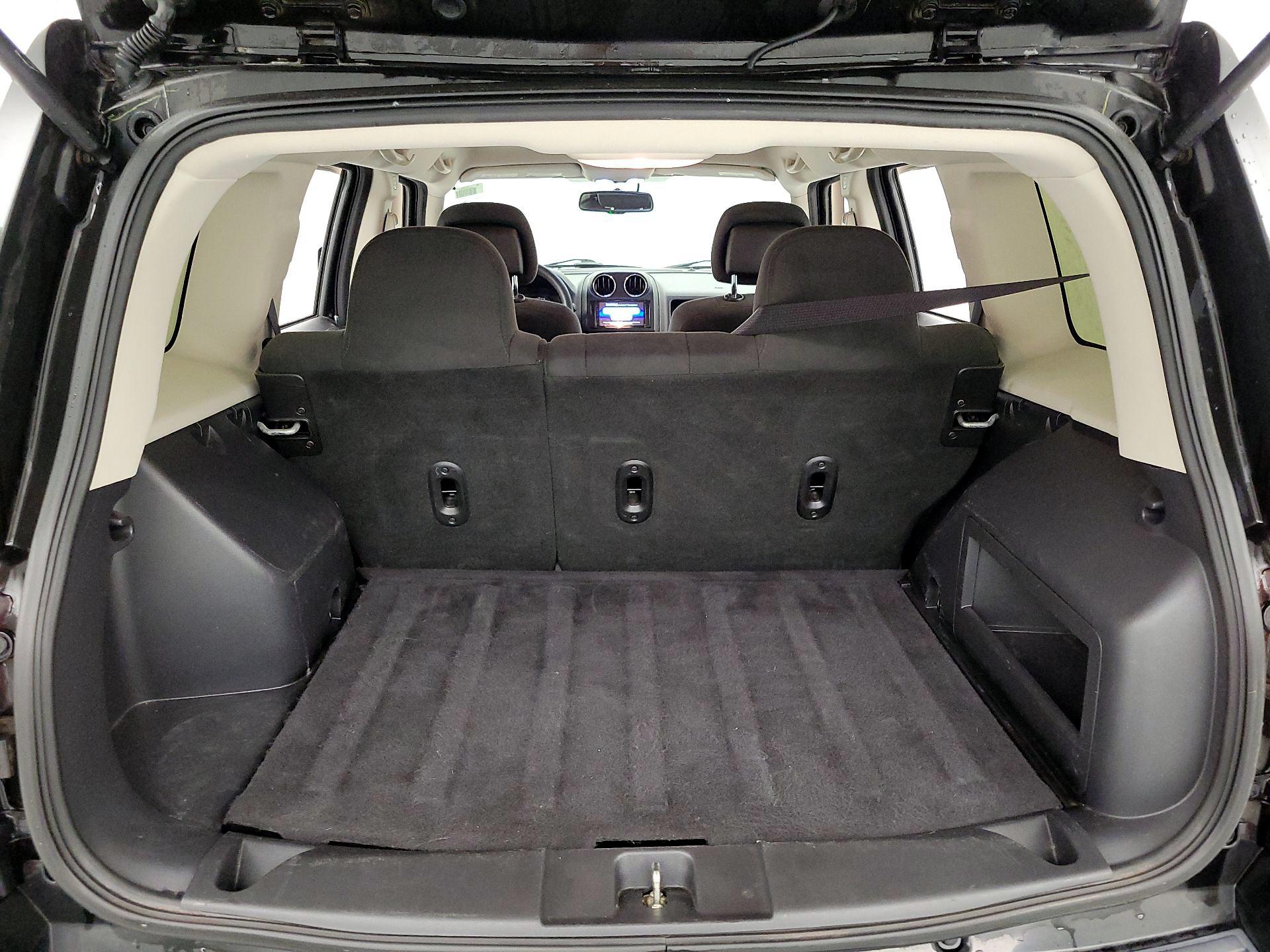 Thumbnail: 2017 Jeep Patriot - 18