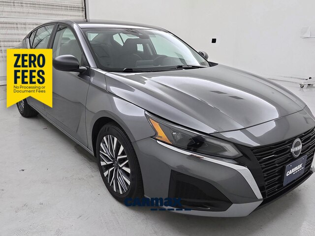 White 2025 Nissan Altima 2.5 SV FWD Sedan Front-Wheel Drive Automatic
