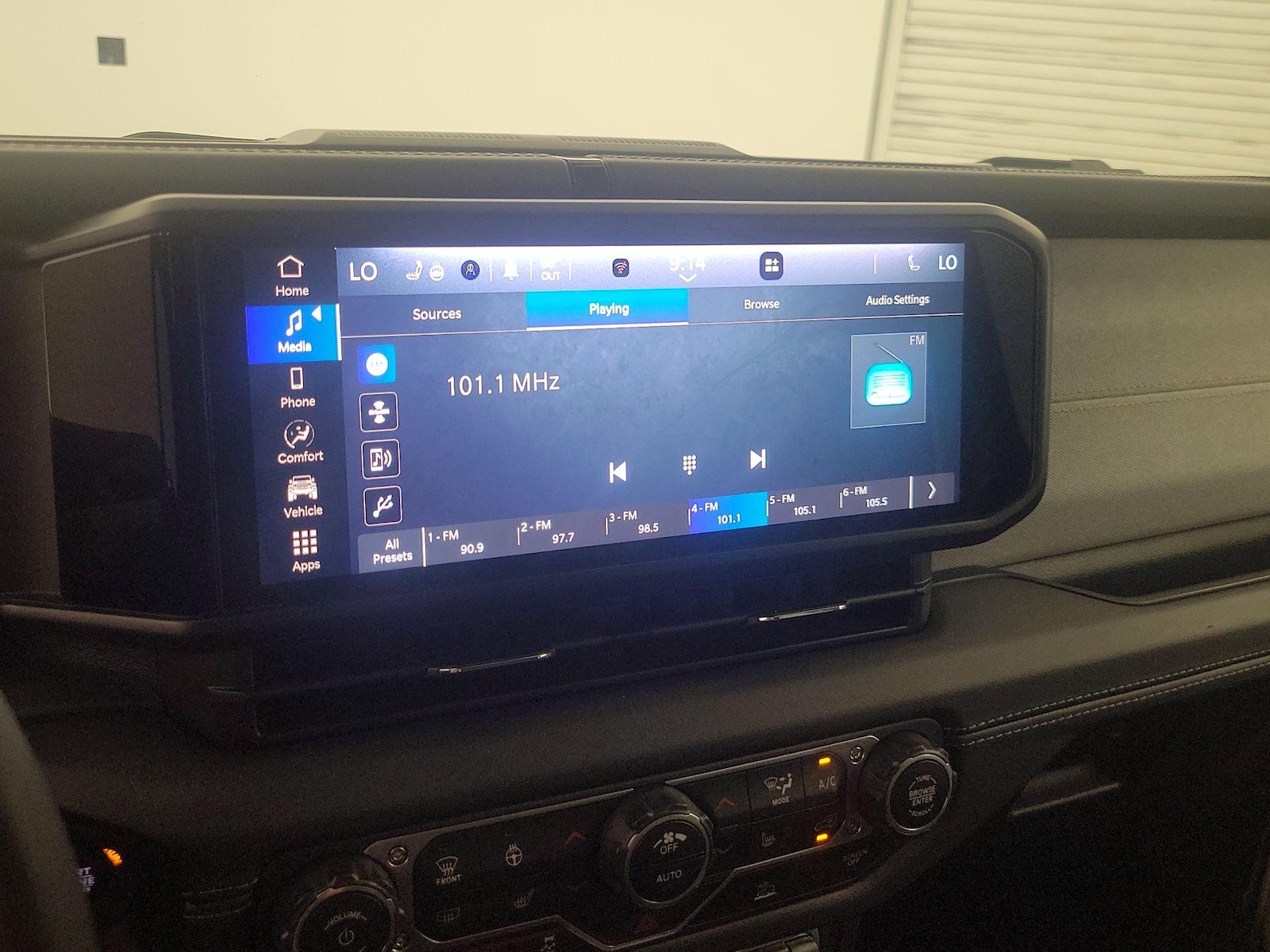 2025 Jeep Wrangler 4-Door Sahara - Photo 16