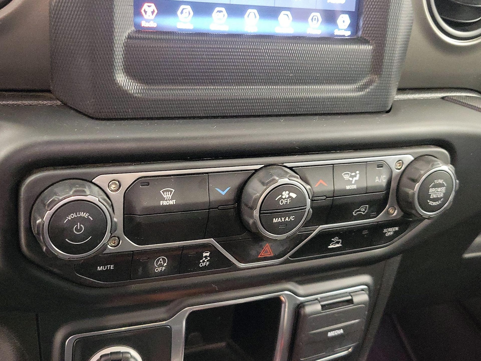 2023 Jeep Wrangler 4-Door Sport - Photo 17