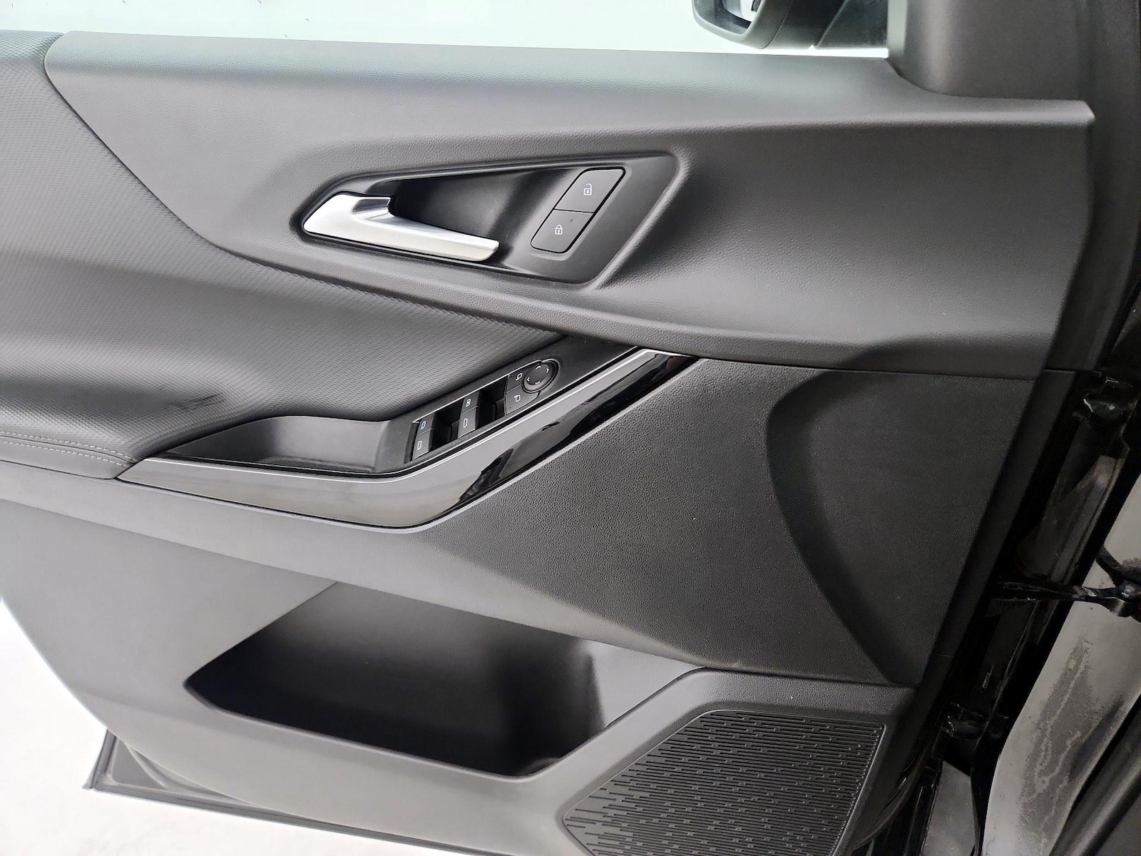 2025 Chevrolet Equinox LT - Photo 11