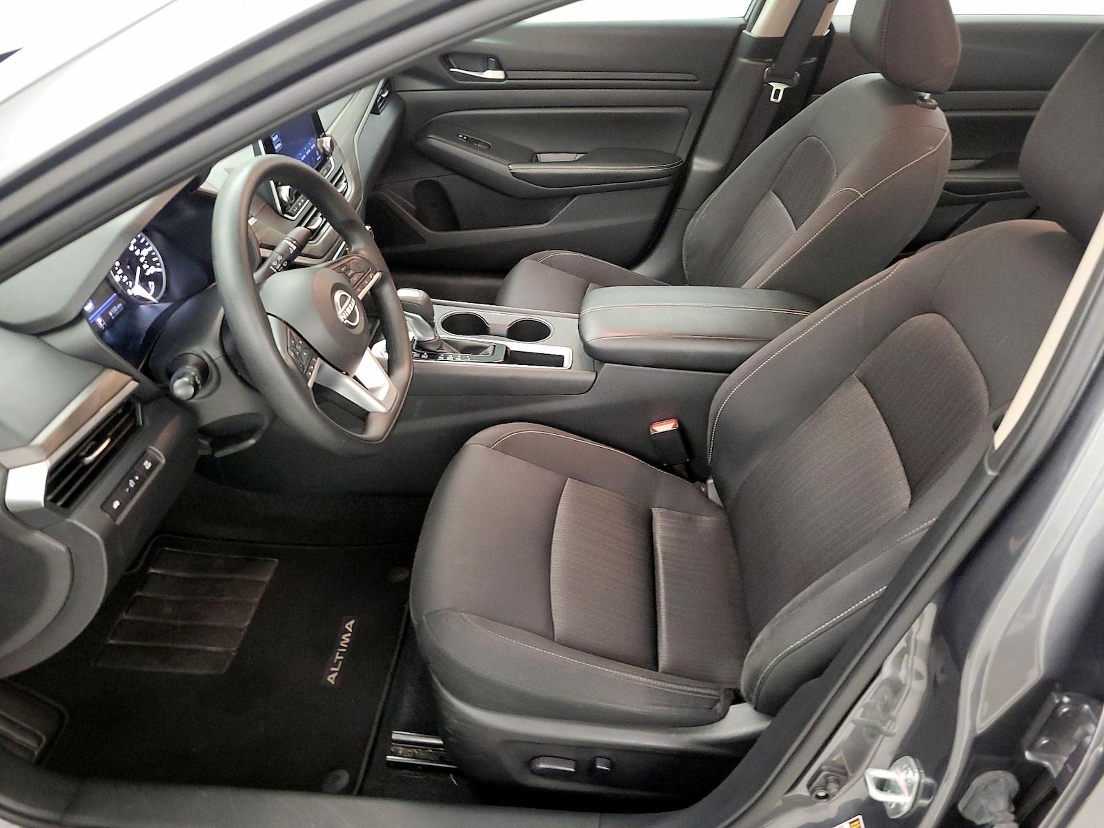 2025 Nissan Altima SV - Photo 12