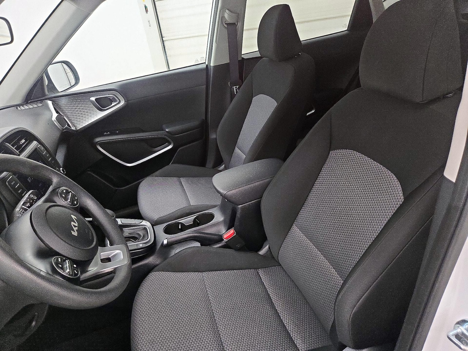 2025 Kia Soul LX - Photo 12