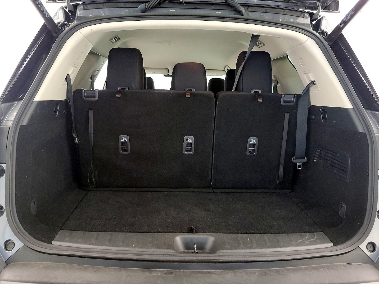 2025 Nissan Pathfinder SV - Photo 22