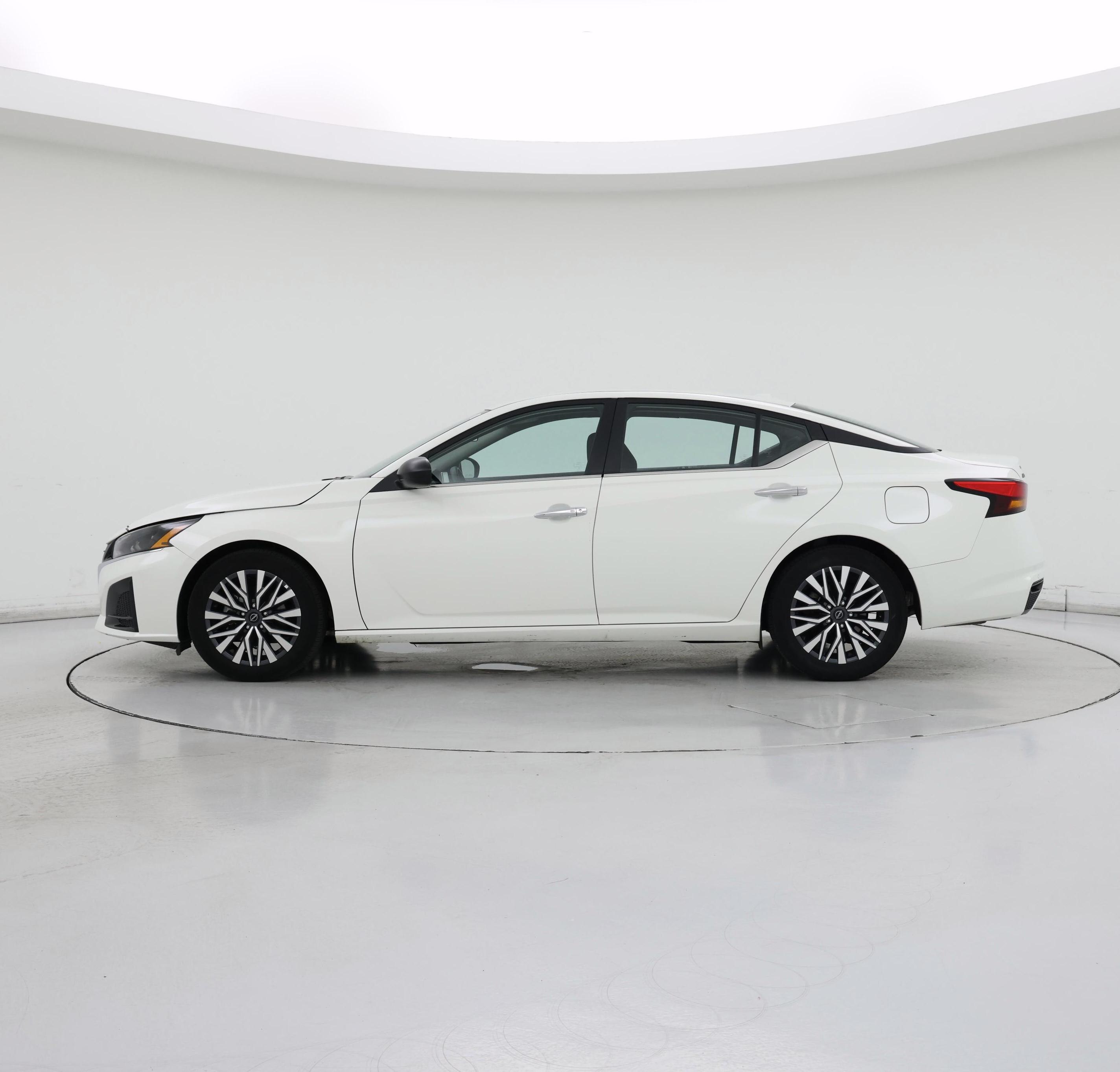 Thumbnail: 2025 Nissan Altima - 3