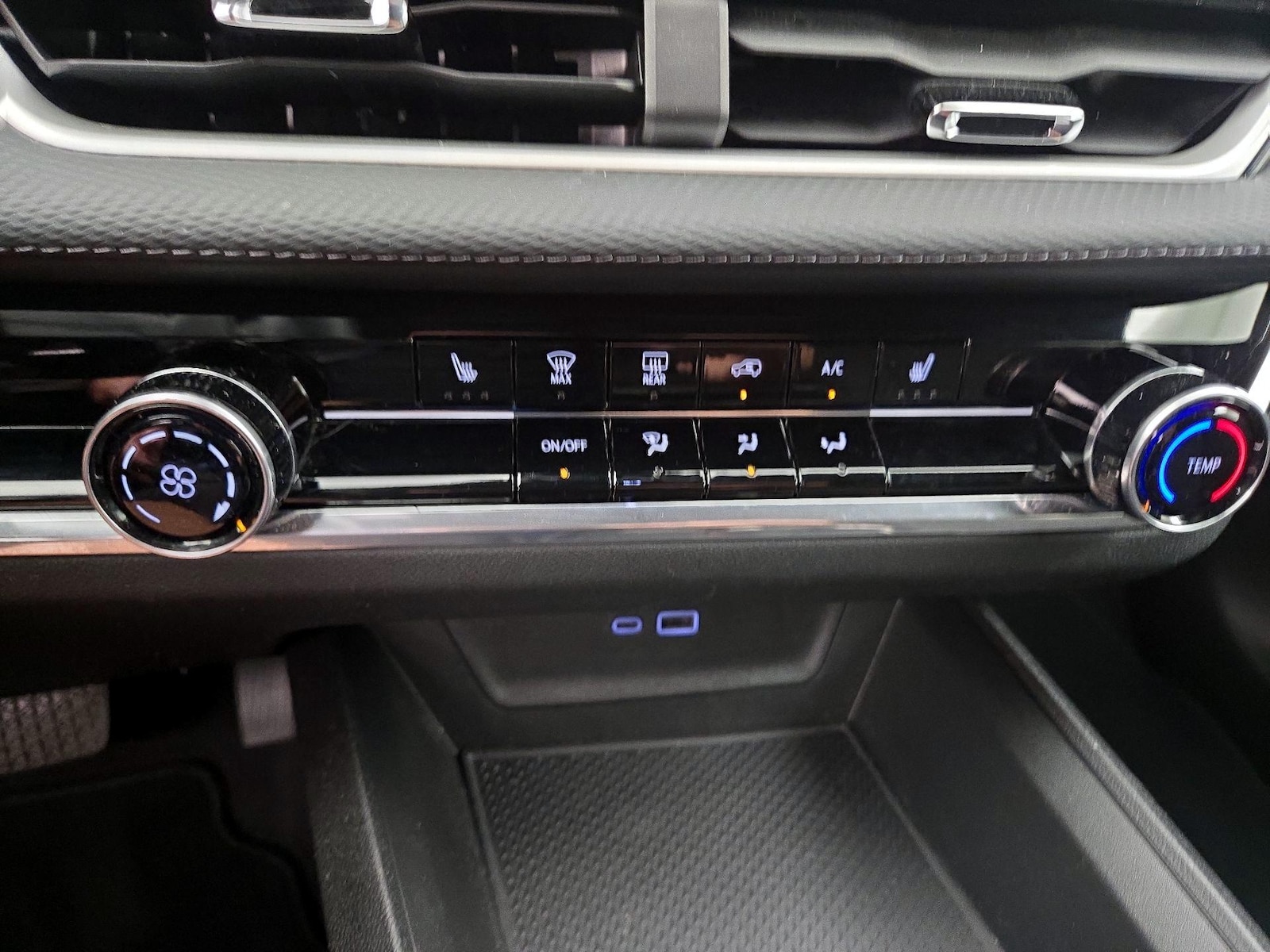 2025 Chevrolet Equinox LT - Photo 17