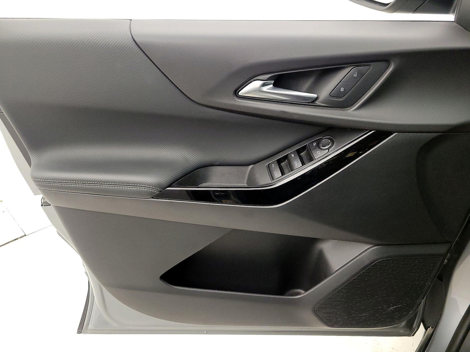 2025 Chevrolet Equinox LT - Photo 13