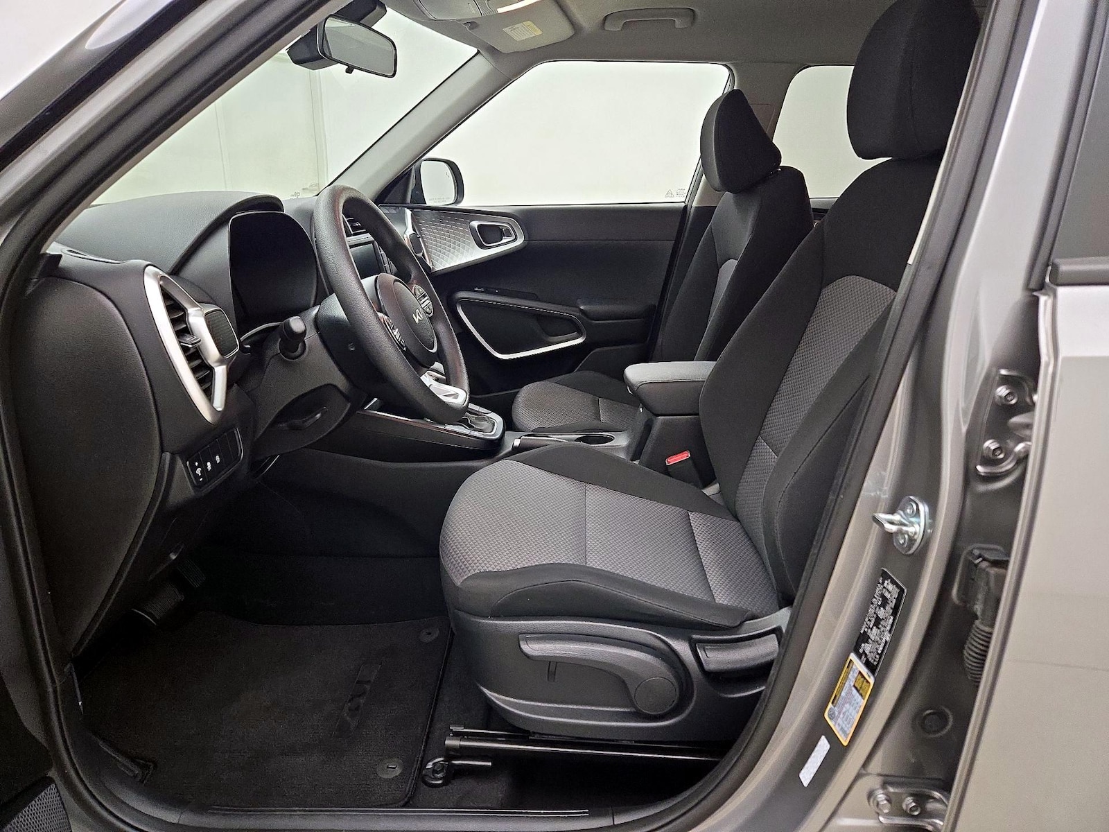 2025 Kia Soul LX - Photo 12