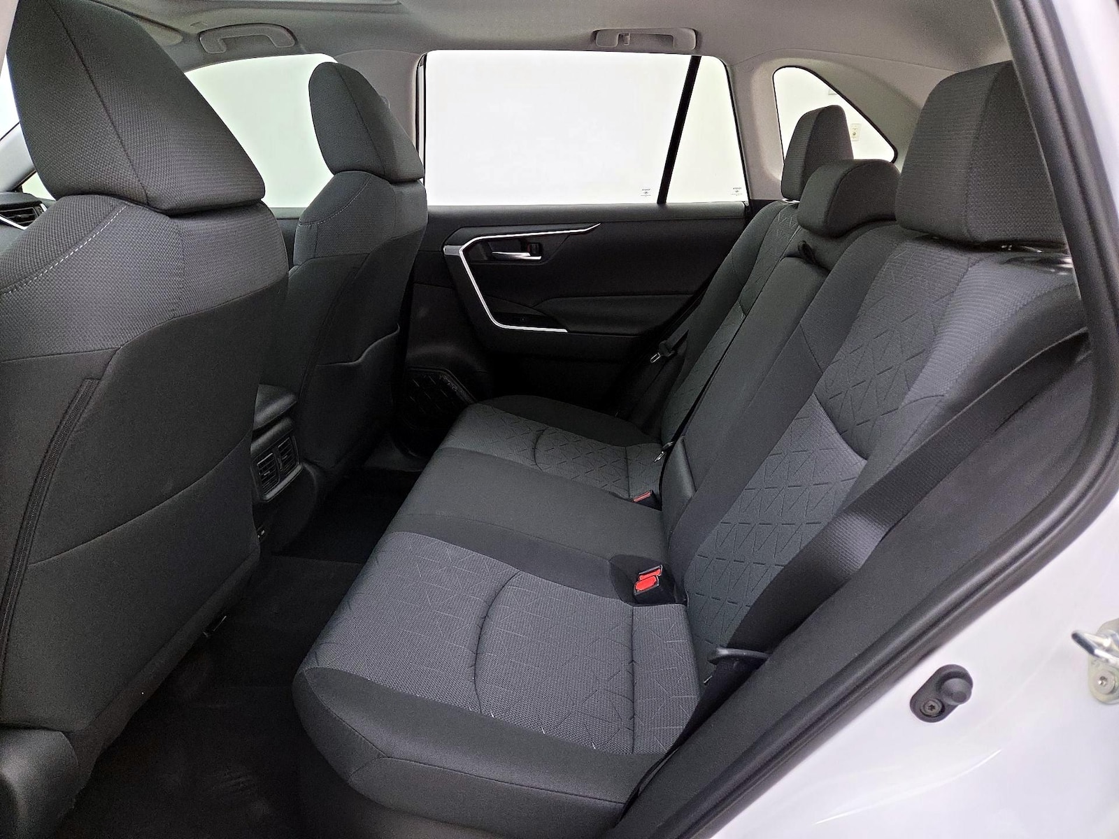 2025 Toyota RAV4 XLE - Photo 20