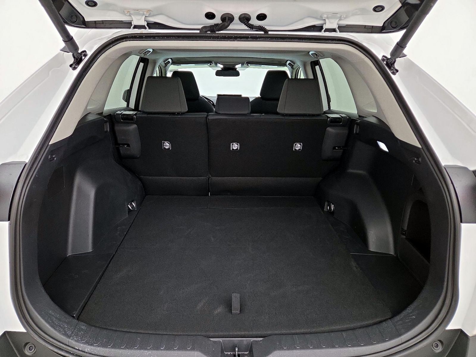 2025 Toyota RAV4 XLE - Photo 21