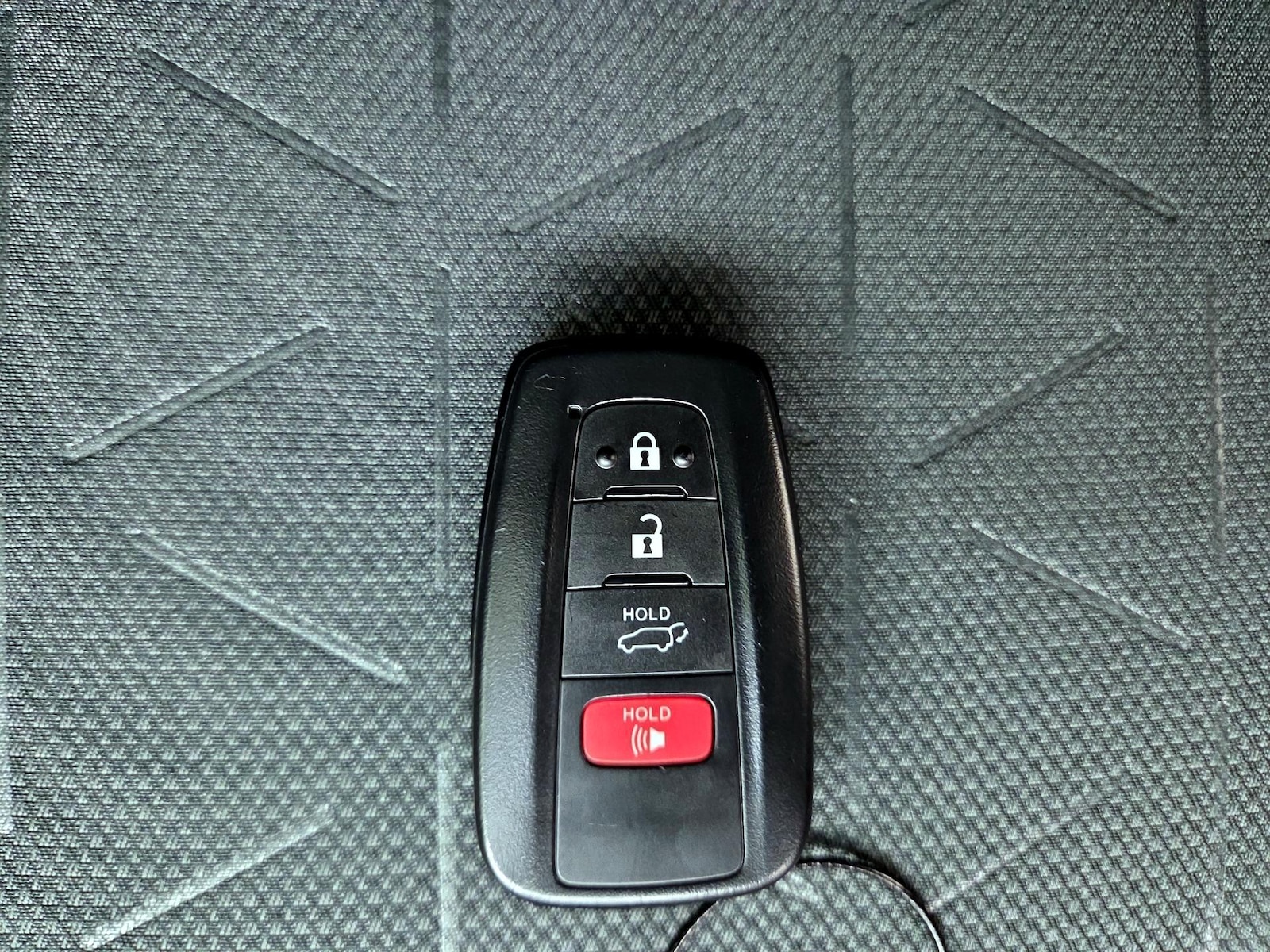 2025 Toyota RAV4 XLE - Photo 23