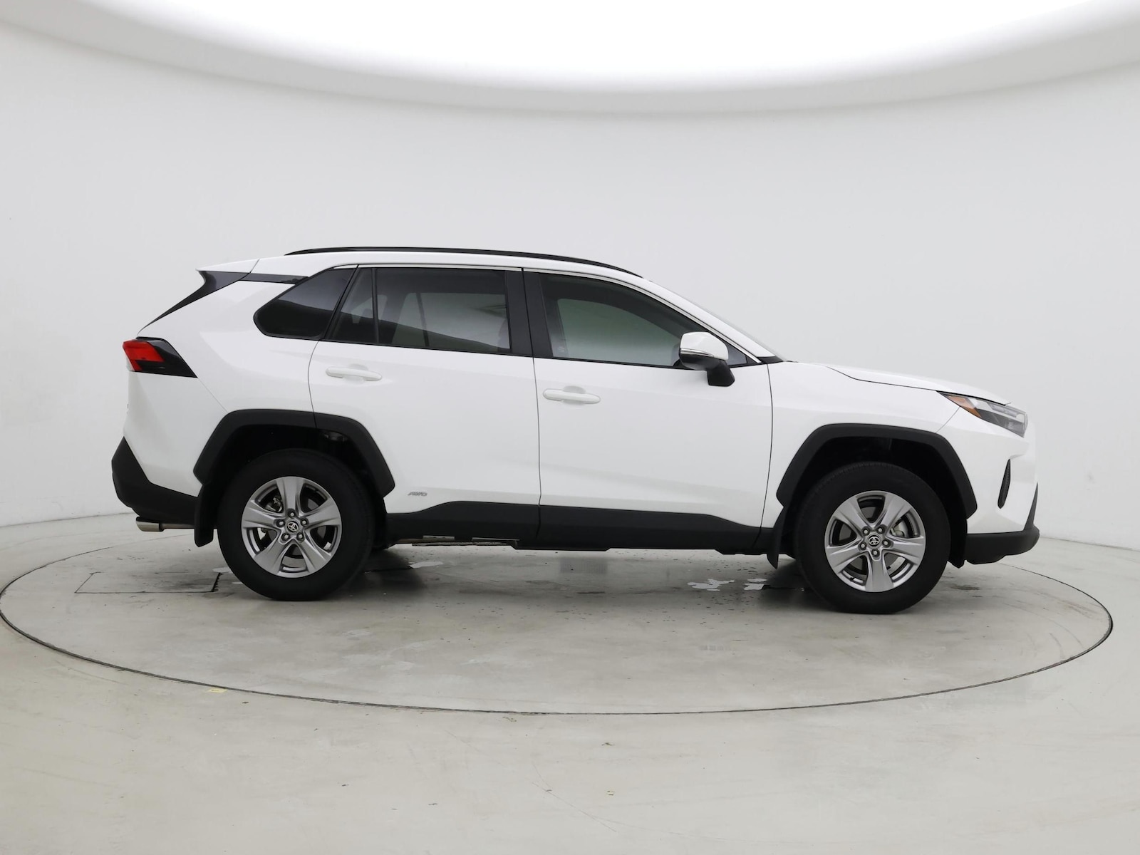 2025 Toyota RAV4 XLE - Photo 8