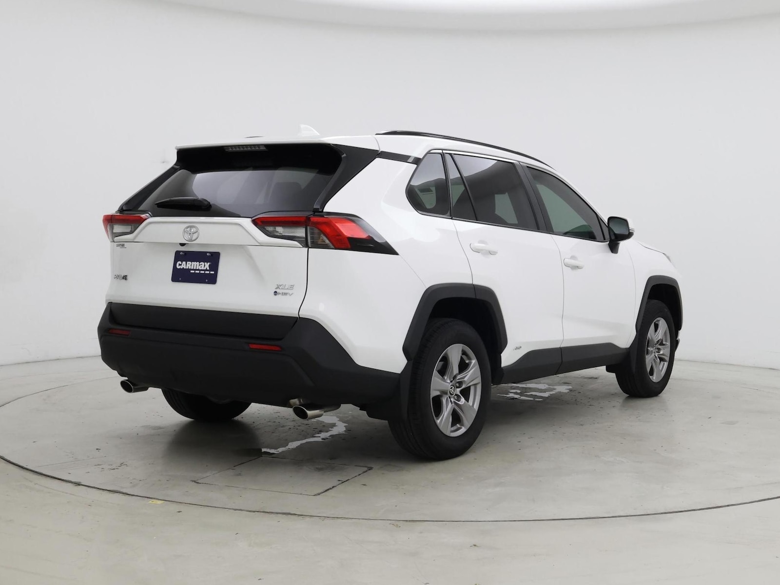 2025 Toyota RAV4 XLE - Photo 9