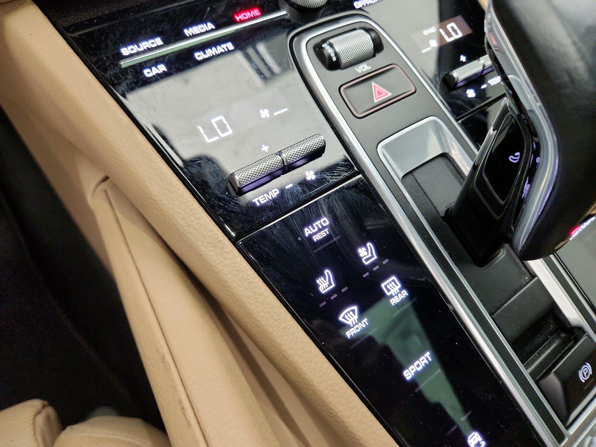Thumbnail: 2021 Porsche Cayenne - 17
