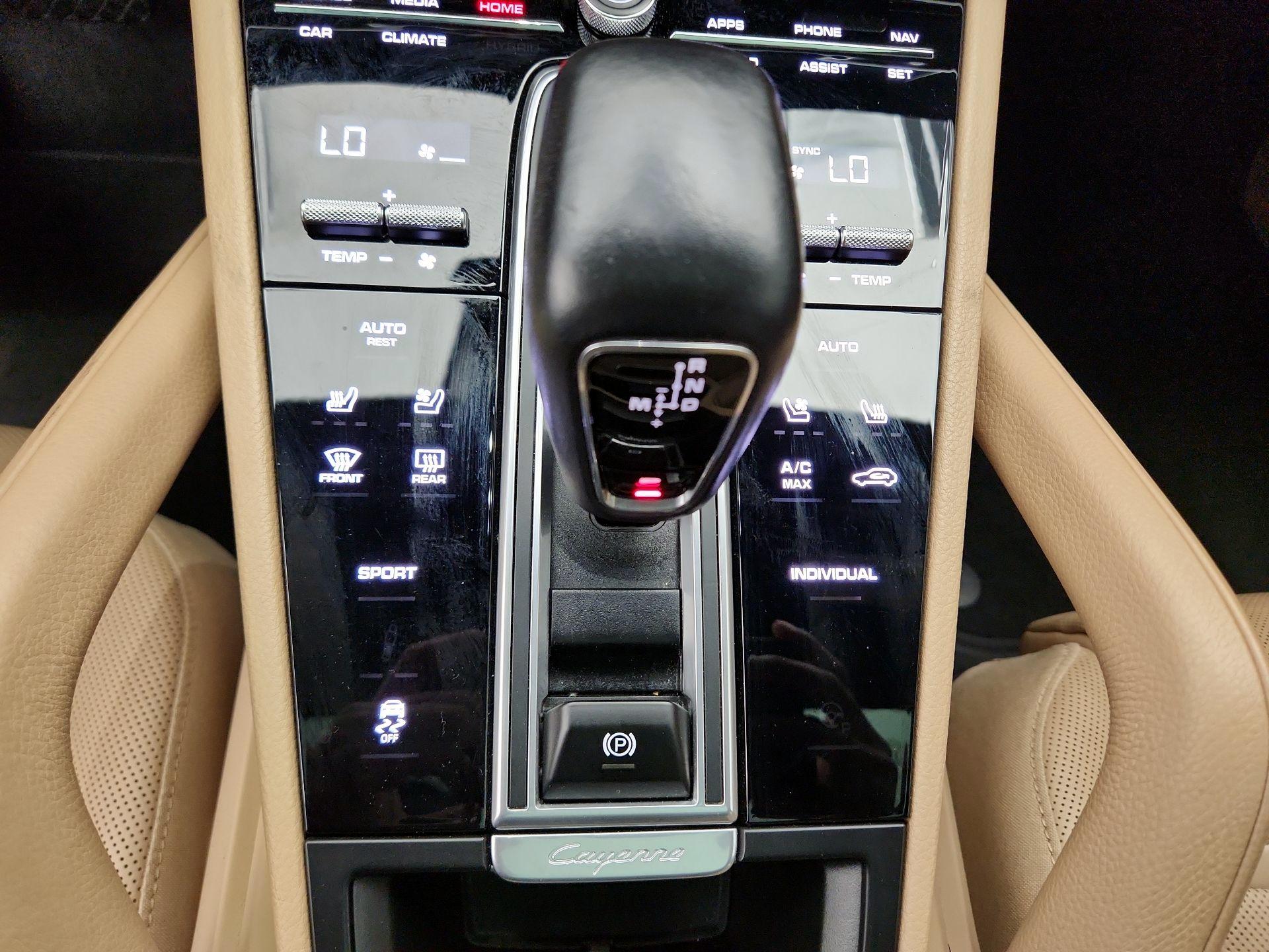 Thumbnail: 2021 Porsche Cayenne - 18