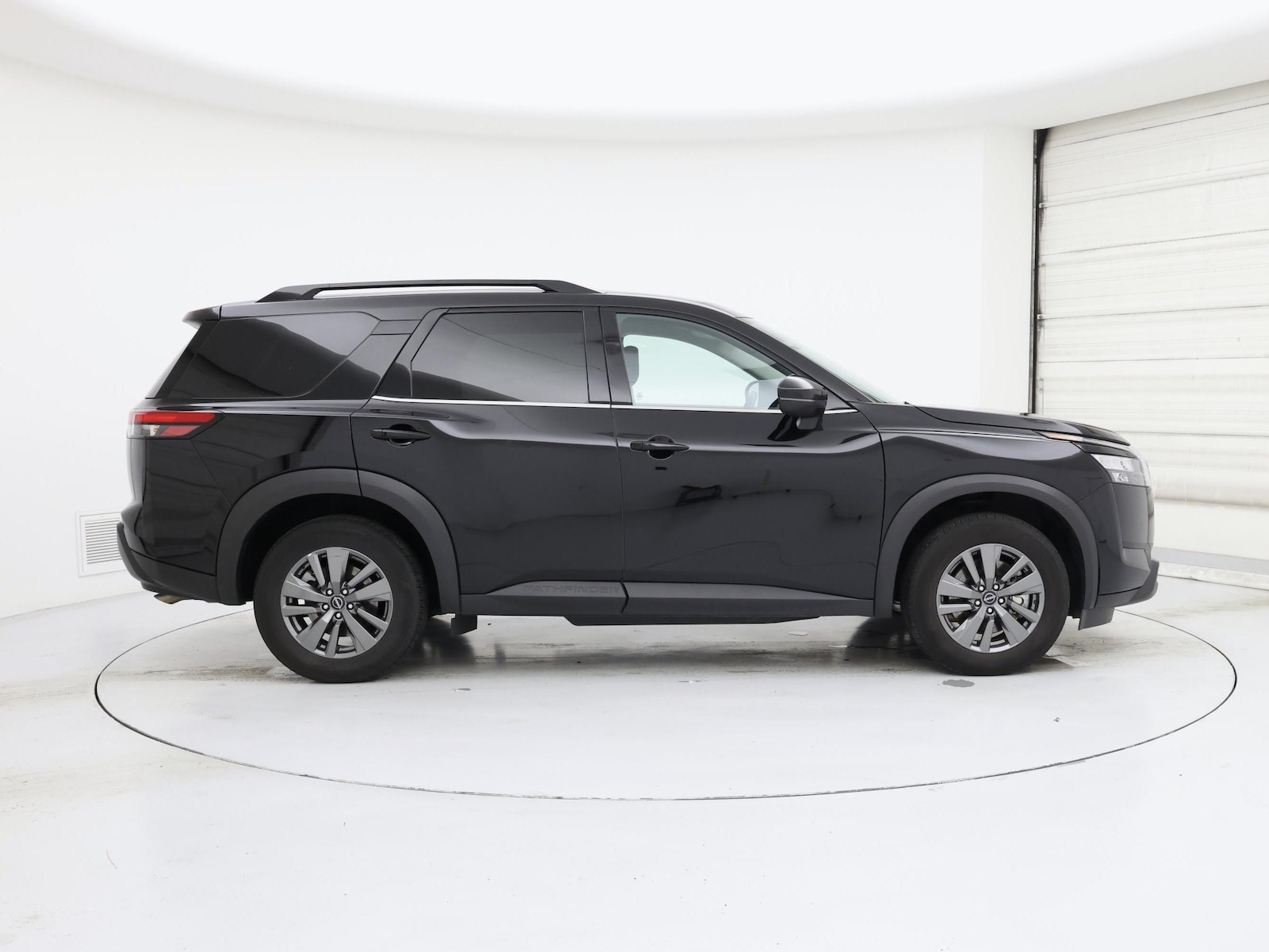 2025 Nissan Pathfinder SV - Photo 8