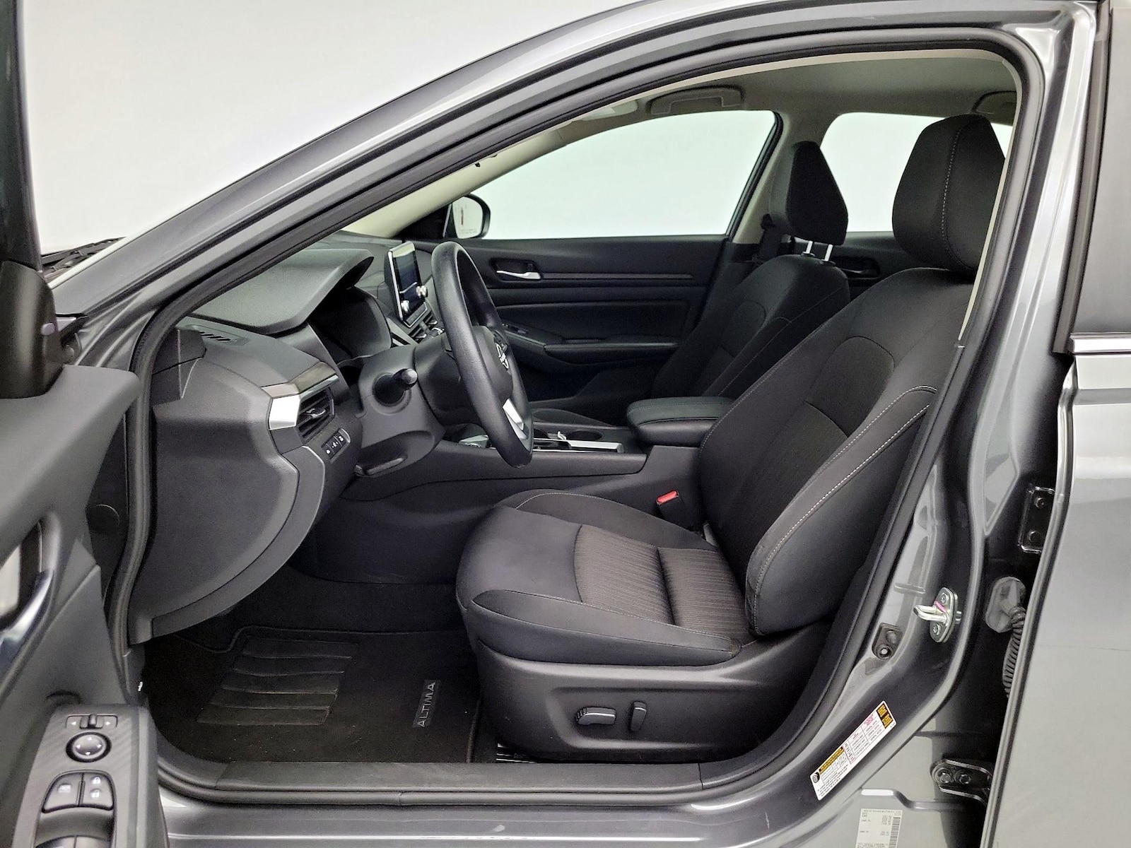 2025 Nissan Altima SV - Photo 12