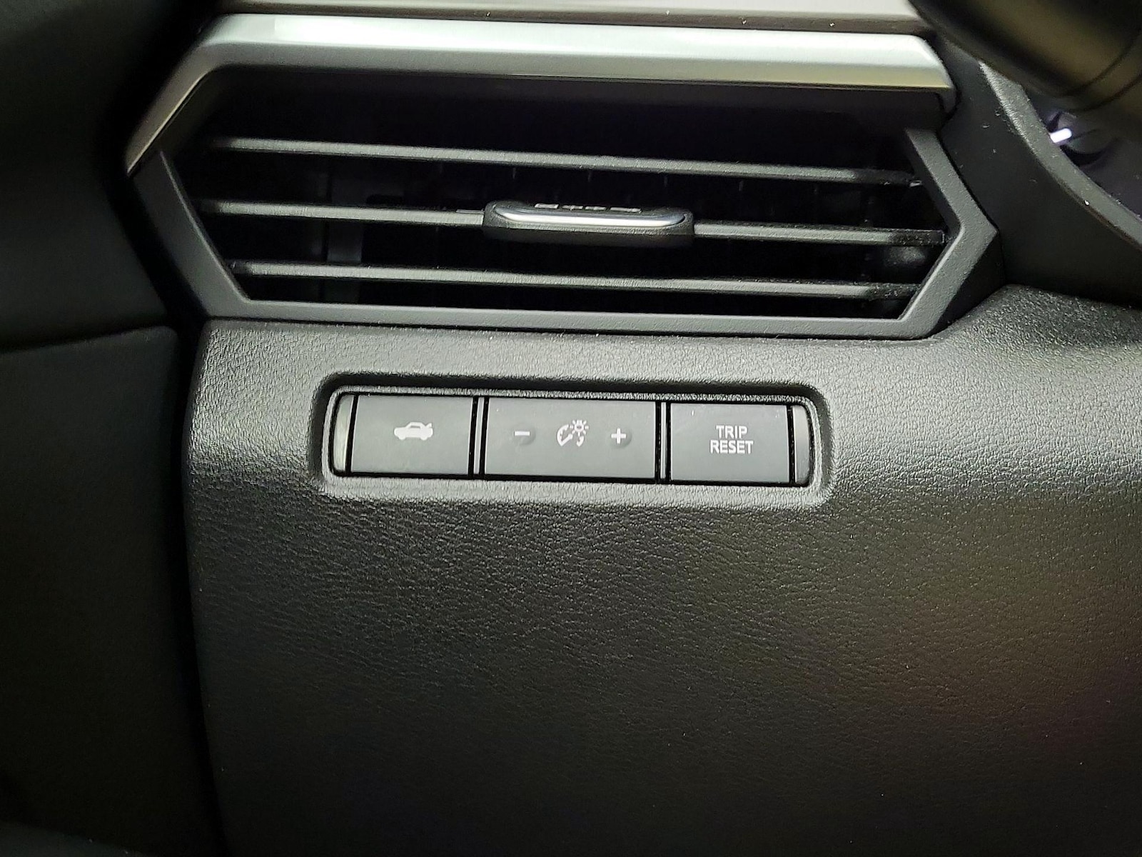 2025 Nissan Altima SV - Photo 14
