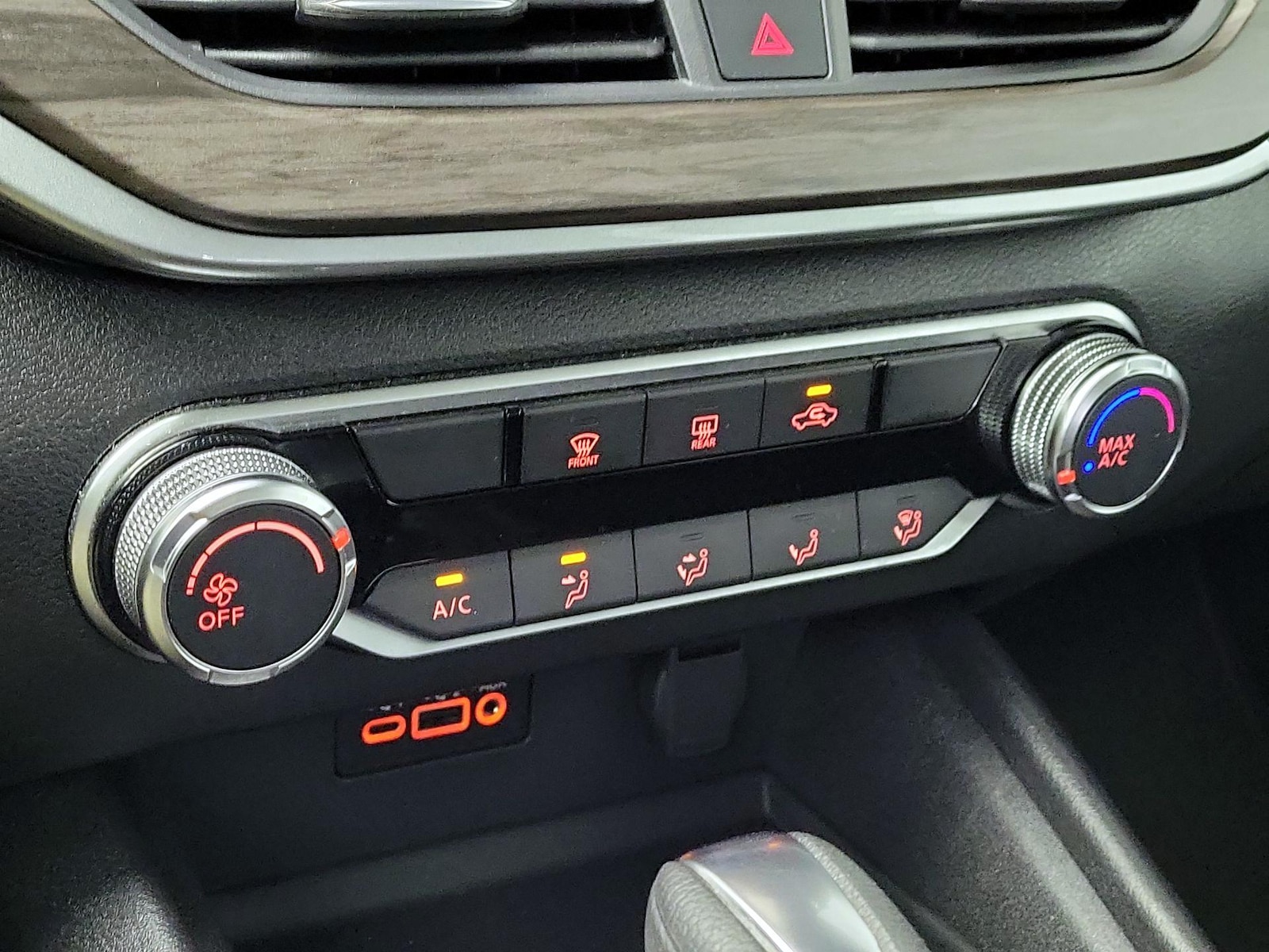 2025 Nissan Altima SV - Photo 17